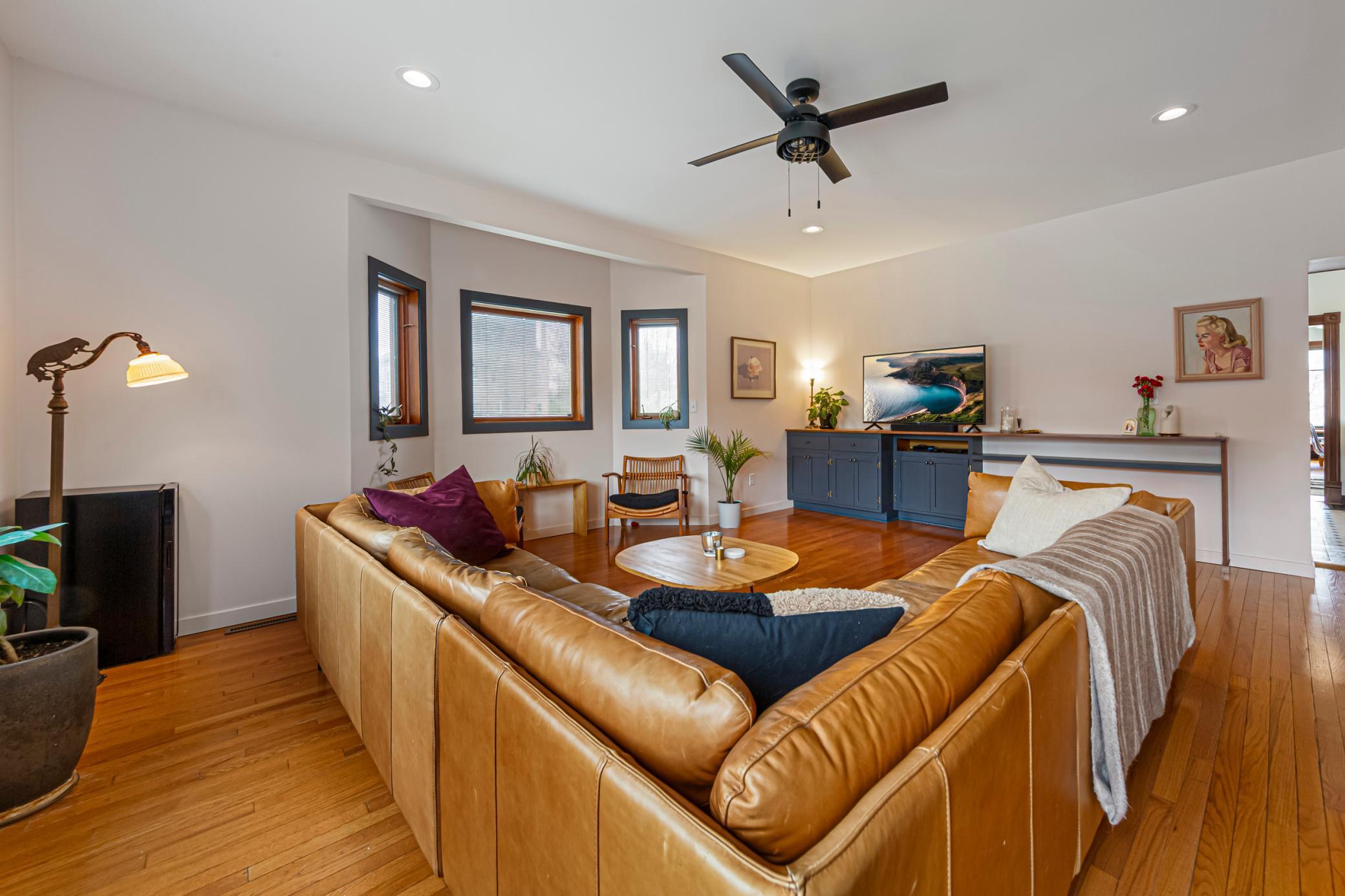 23 family room.jpg