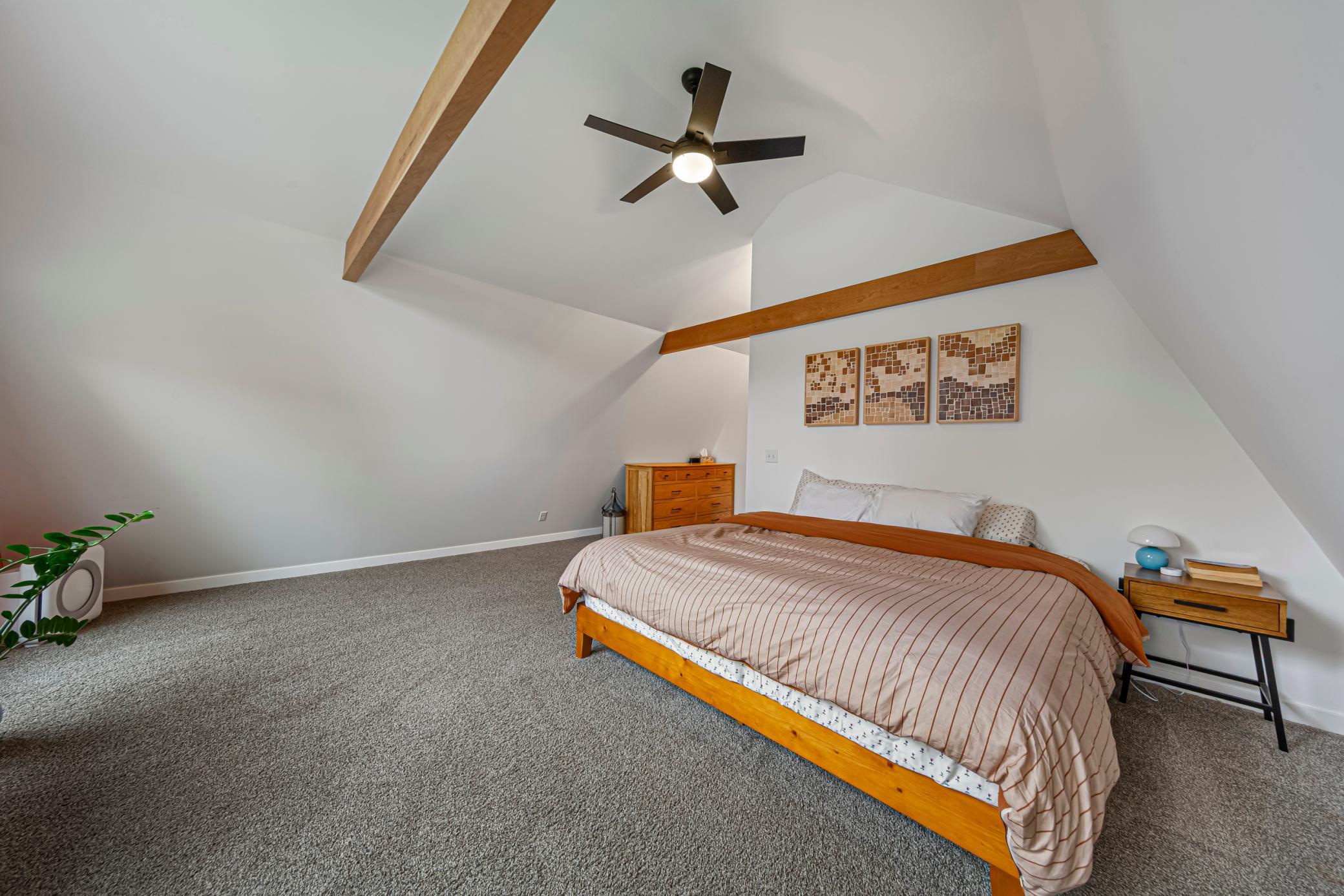 41 main bedroom.jpg