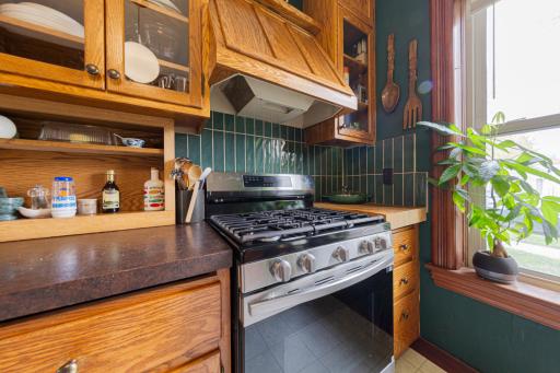 18 kitchen.jpg