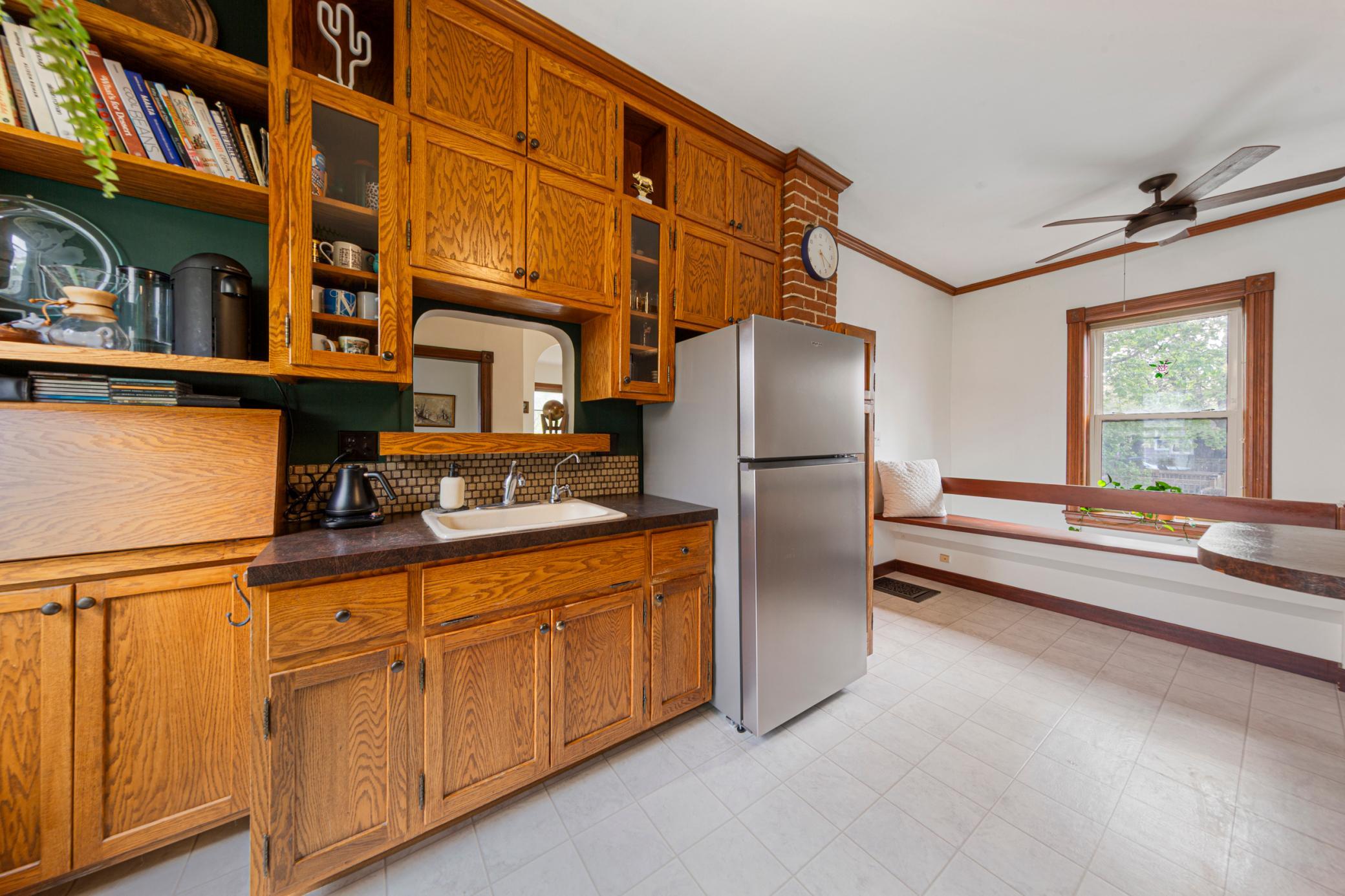 19 kitchen.jpg