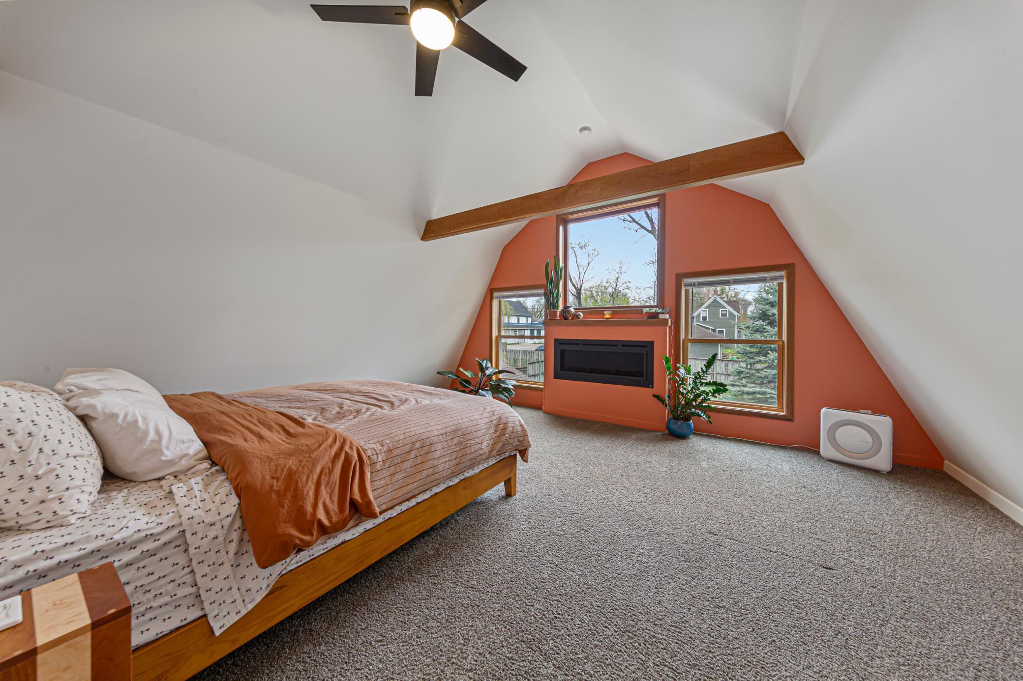 39 main bedroom.jpg