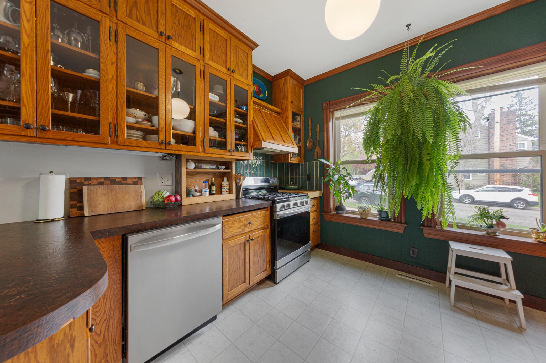 16 kitchen.jpg