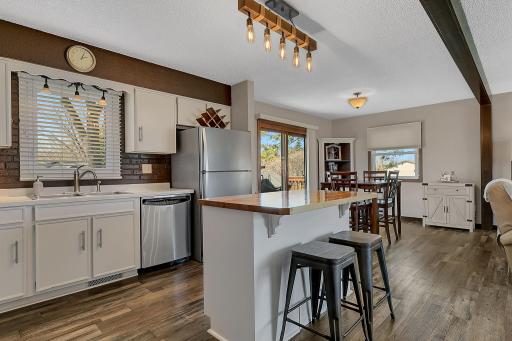 Great prep space/bar seating on the kitchen island