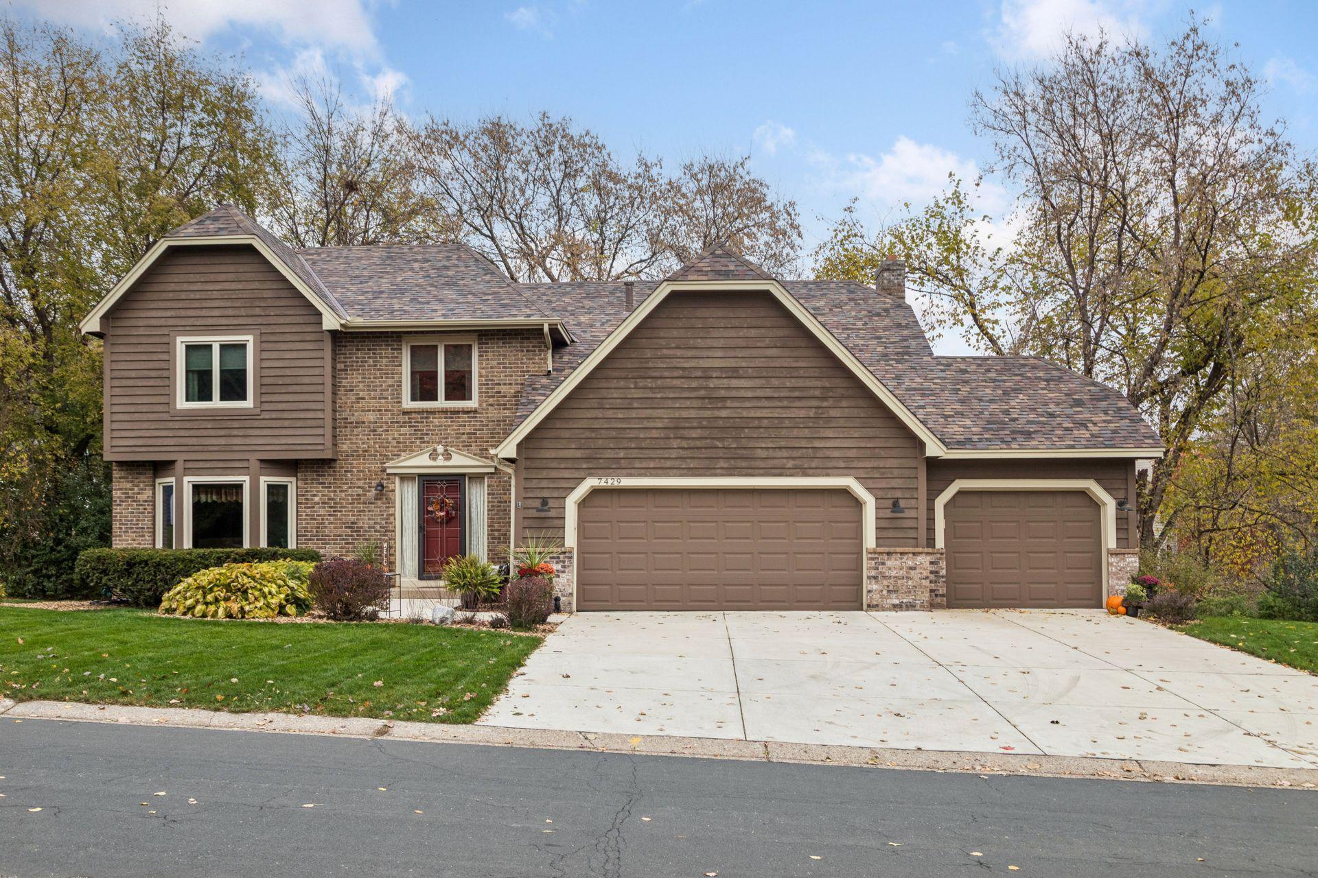 Welcome home to this spectacular two story nestled on a prime lot in a popular Apple Valley neighborhood. Fantastic location with easy access to Cedar Avenue for commutes, the airport, MOA and the MN Zoo.