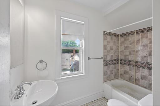 702 4th Street E, Saint Paul, MN 55106