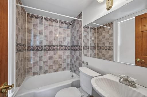 702 4th Street E, Saint Paul, MN 55106