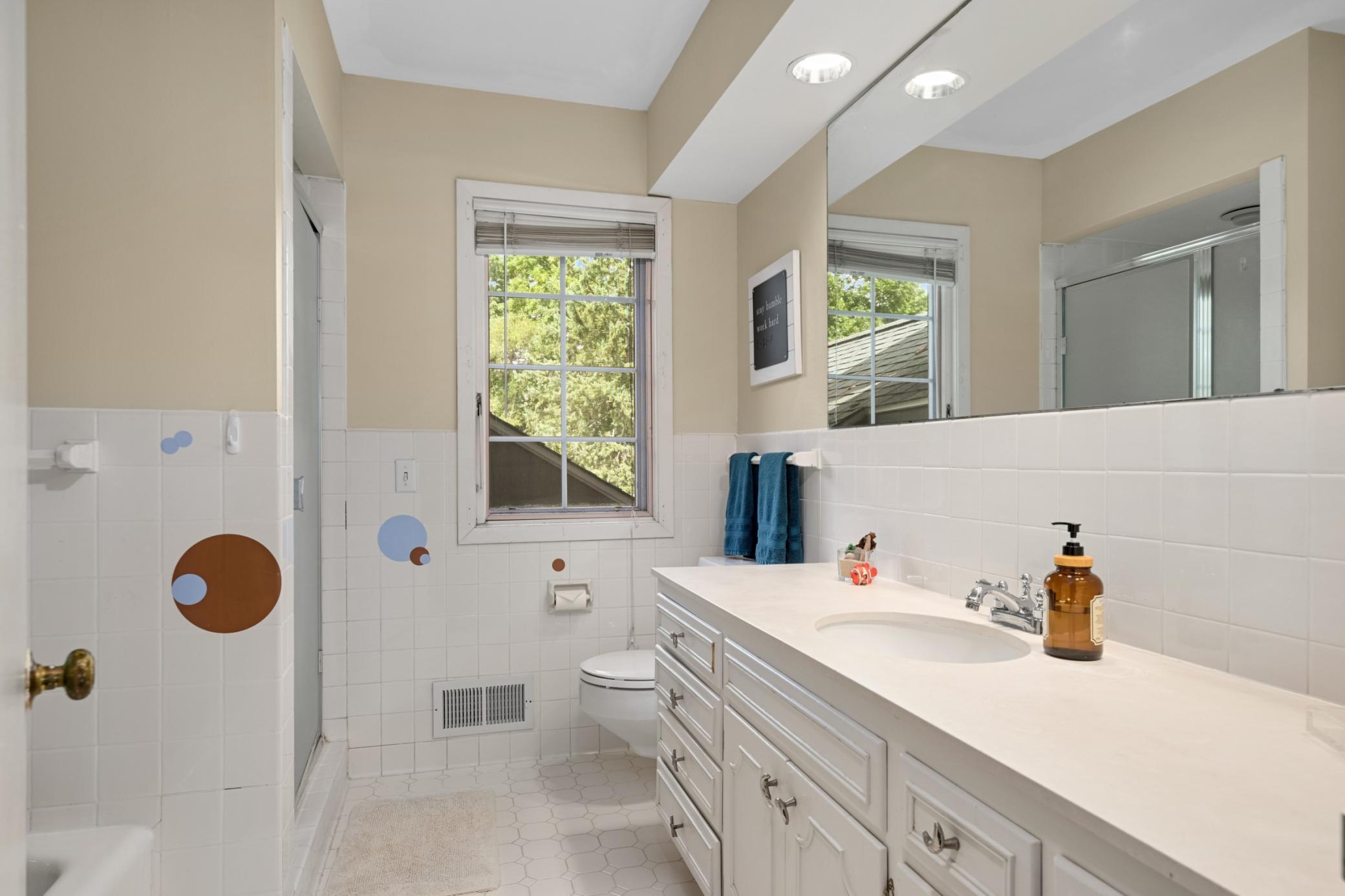 Full Bathroom Upstairs