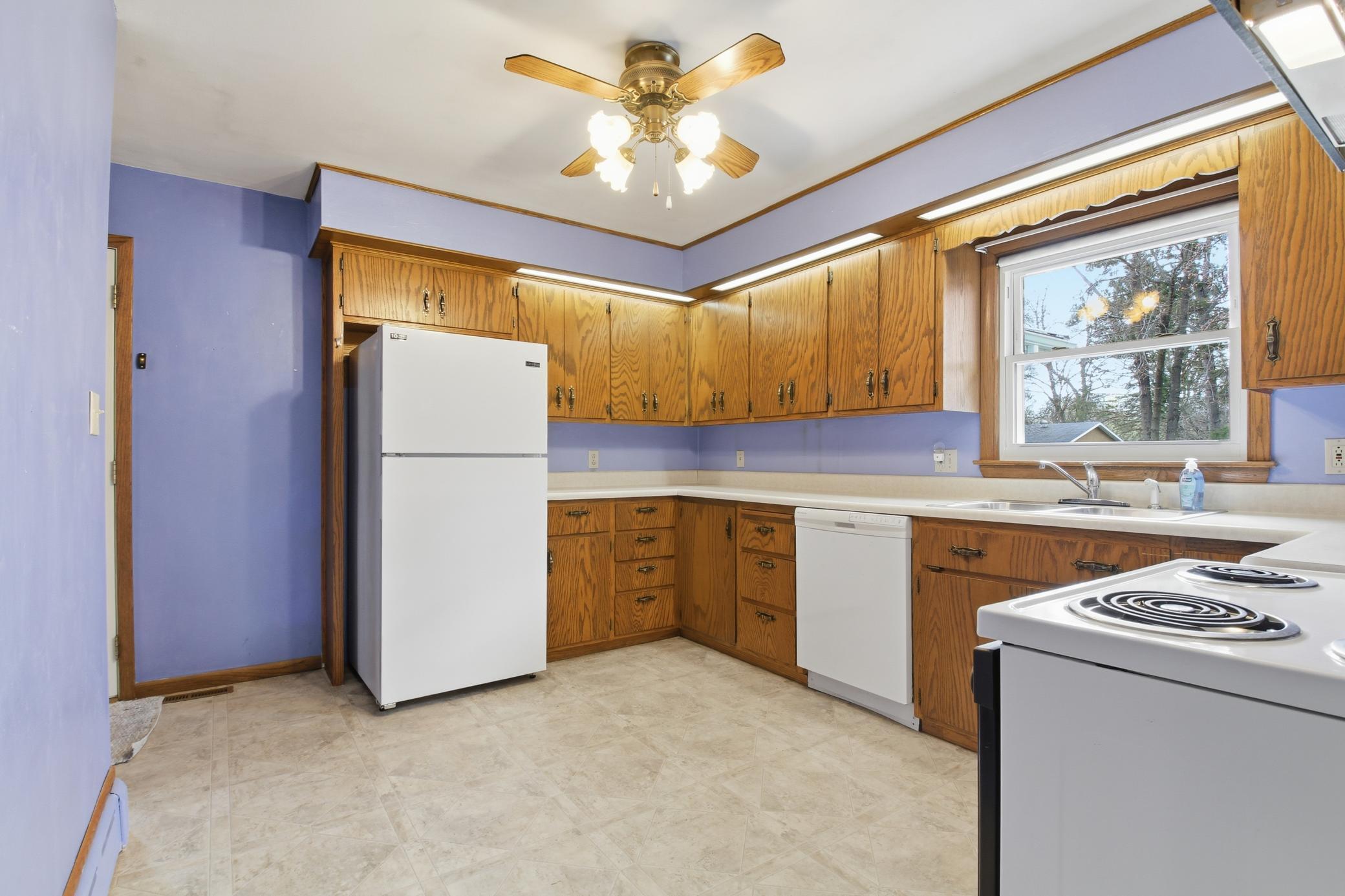 Good lighting in the kitchen.