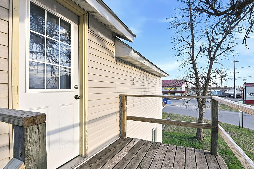 Upper level enterence