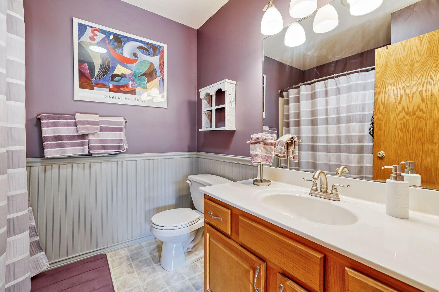 Full Bath Upstairs Hallway