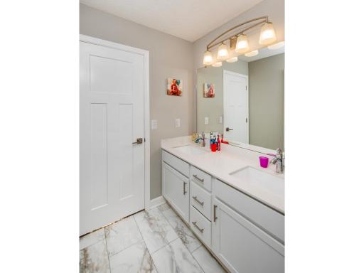 6380 Apple Court, Inver Grove Heights, MN 55077