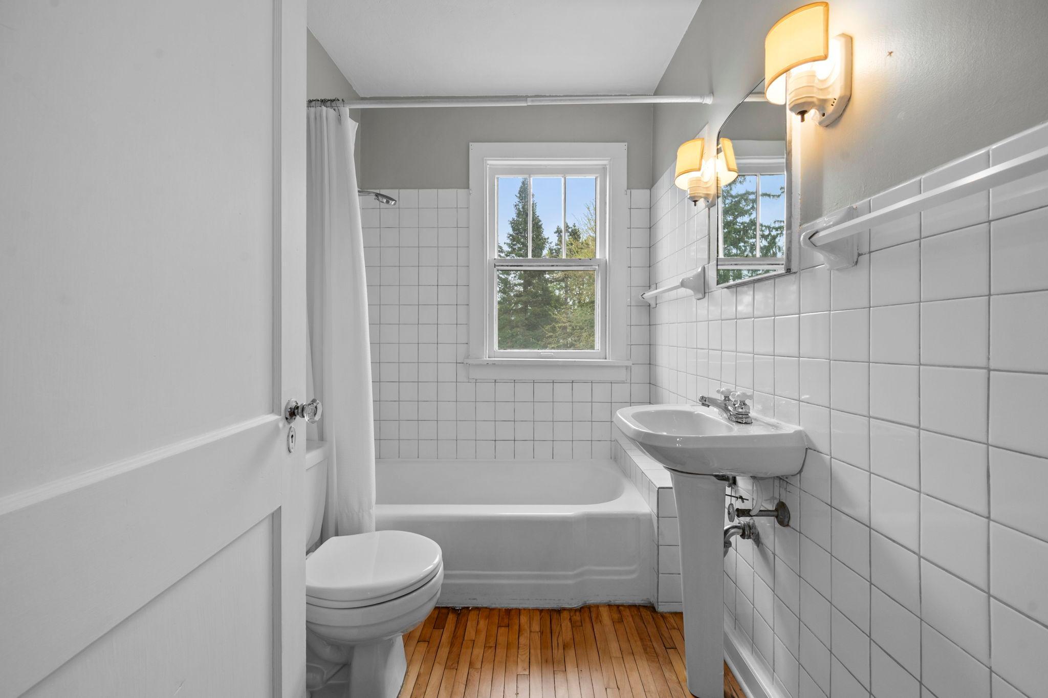 Centrally located full bathroom.