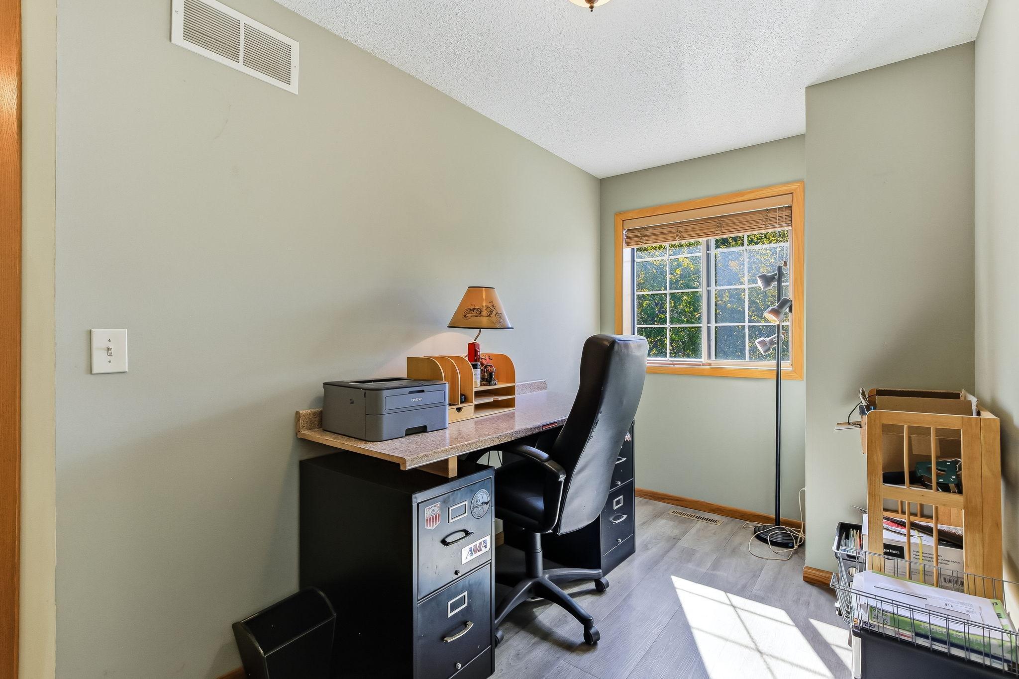 18-web-or-mls-611-85th-Ln-18.jpg