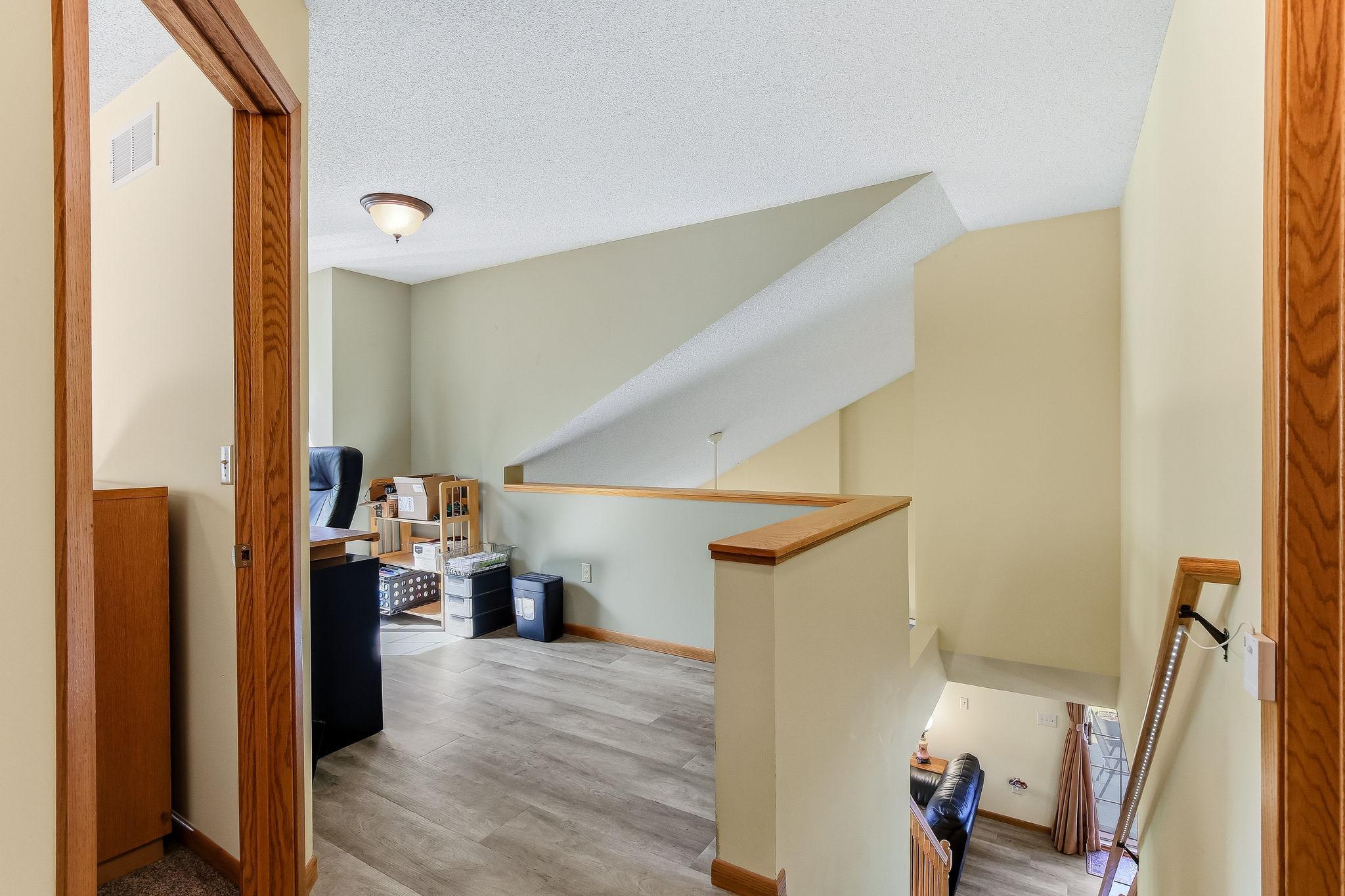 16-web-or-mls-611-85th-Ln-16.jpg