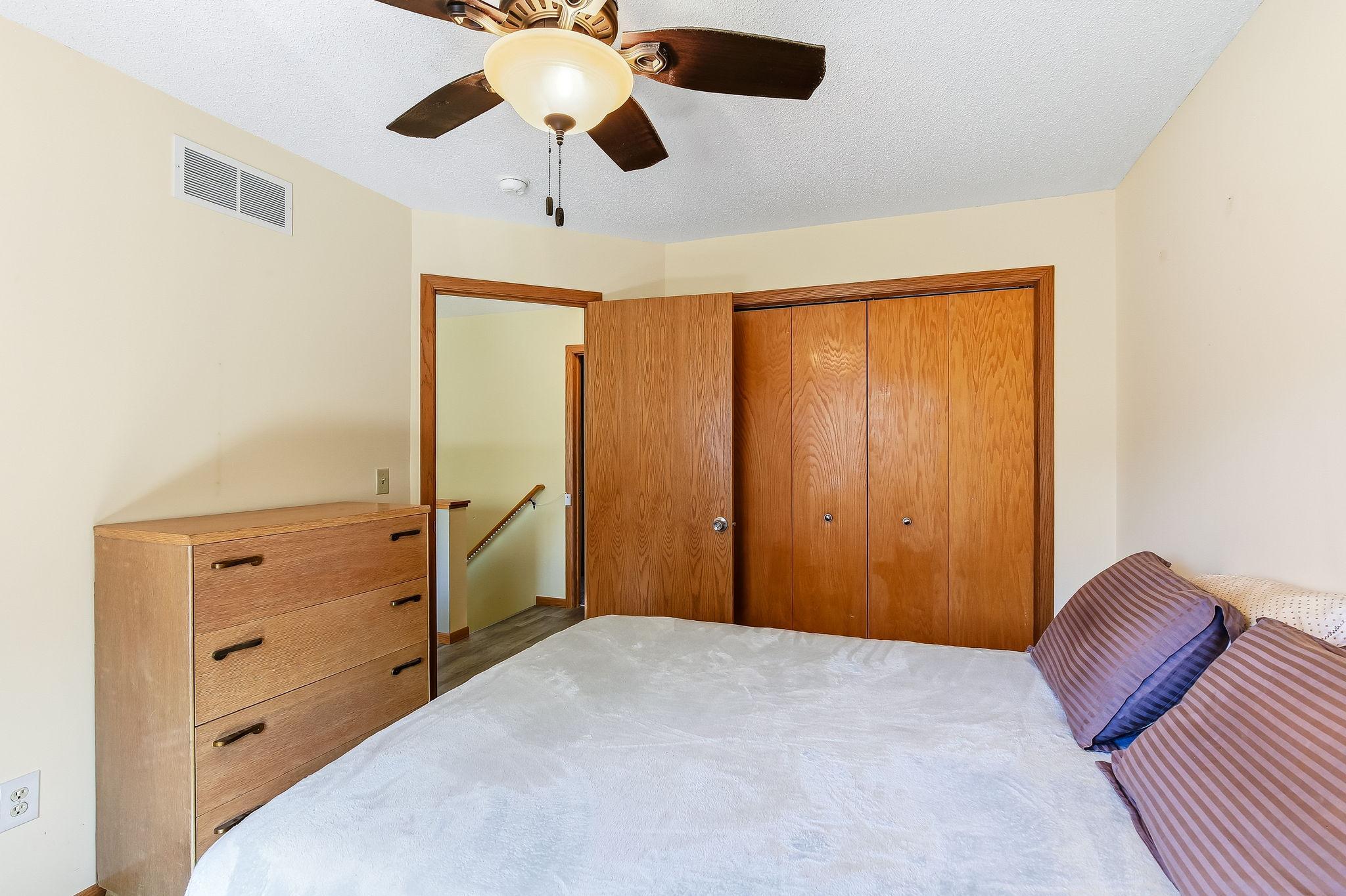 21-web-or-mls-611-85th-Ln-21.jpg