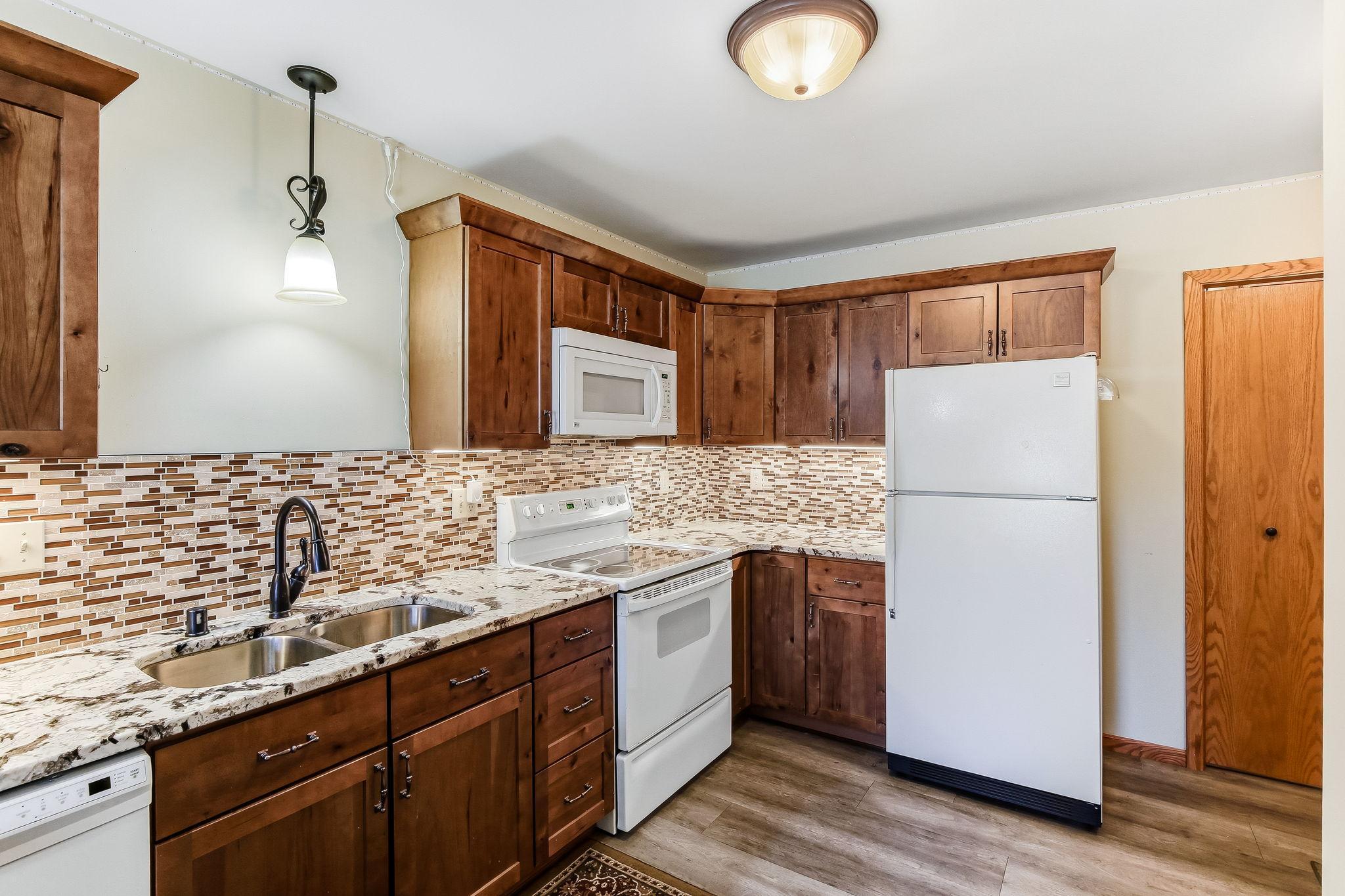 12-web-or-mls-611-85th-Ln-12.jpg