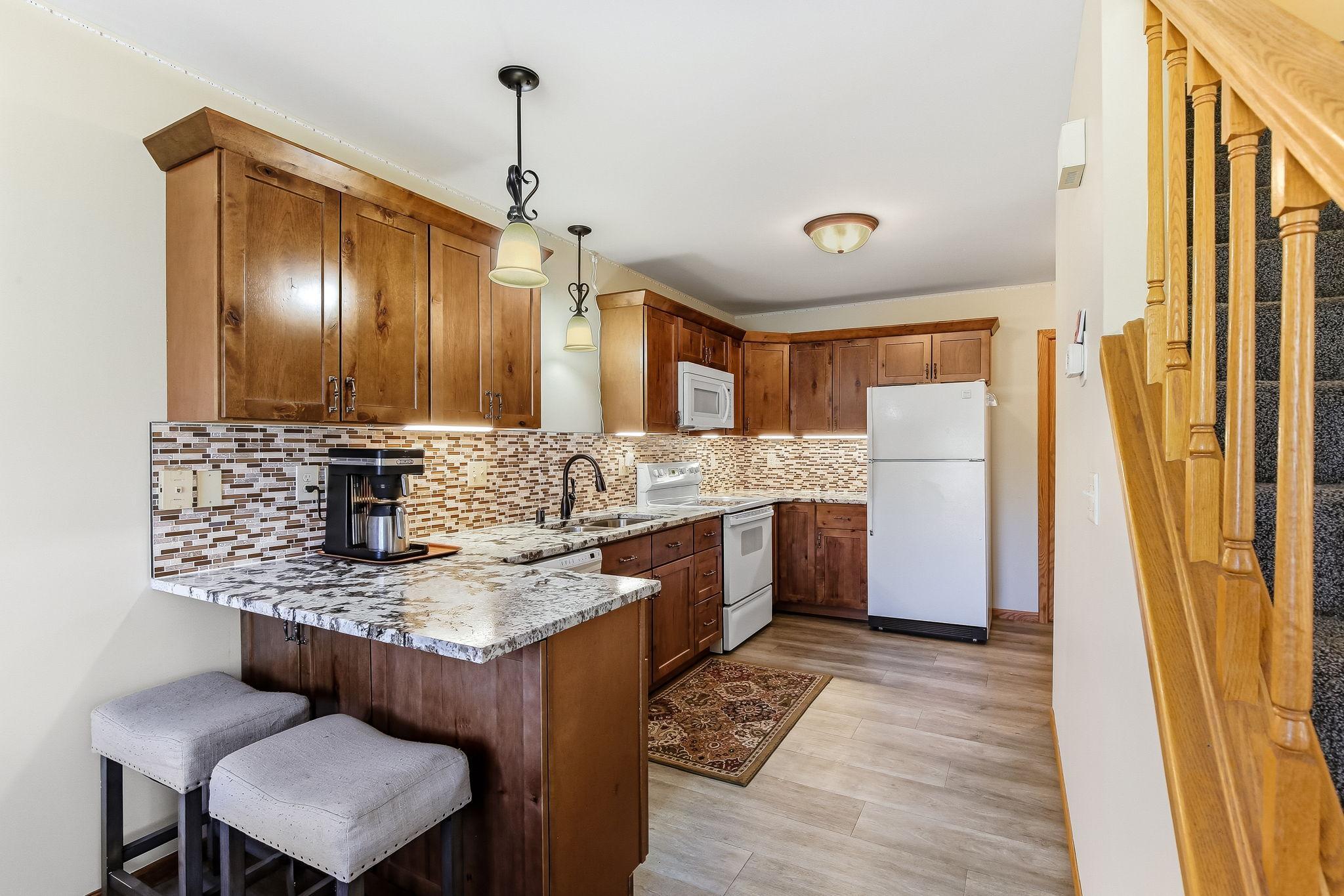 10-web-or-mls-611-85th-Ln-10.jpg