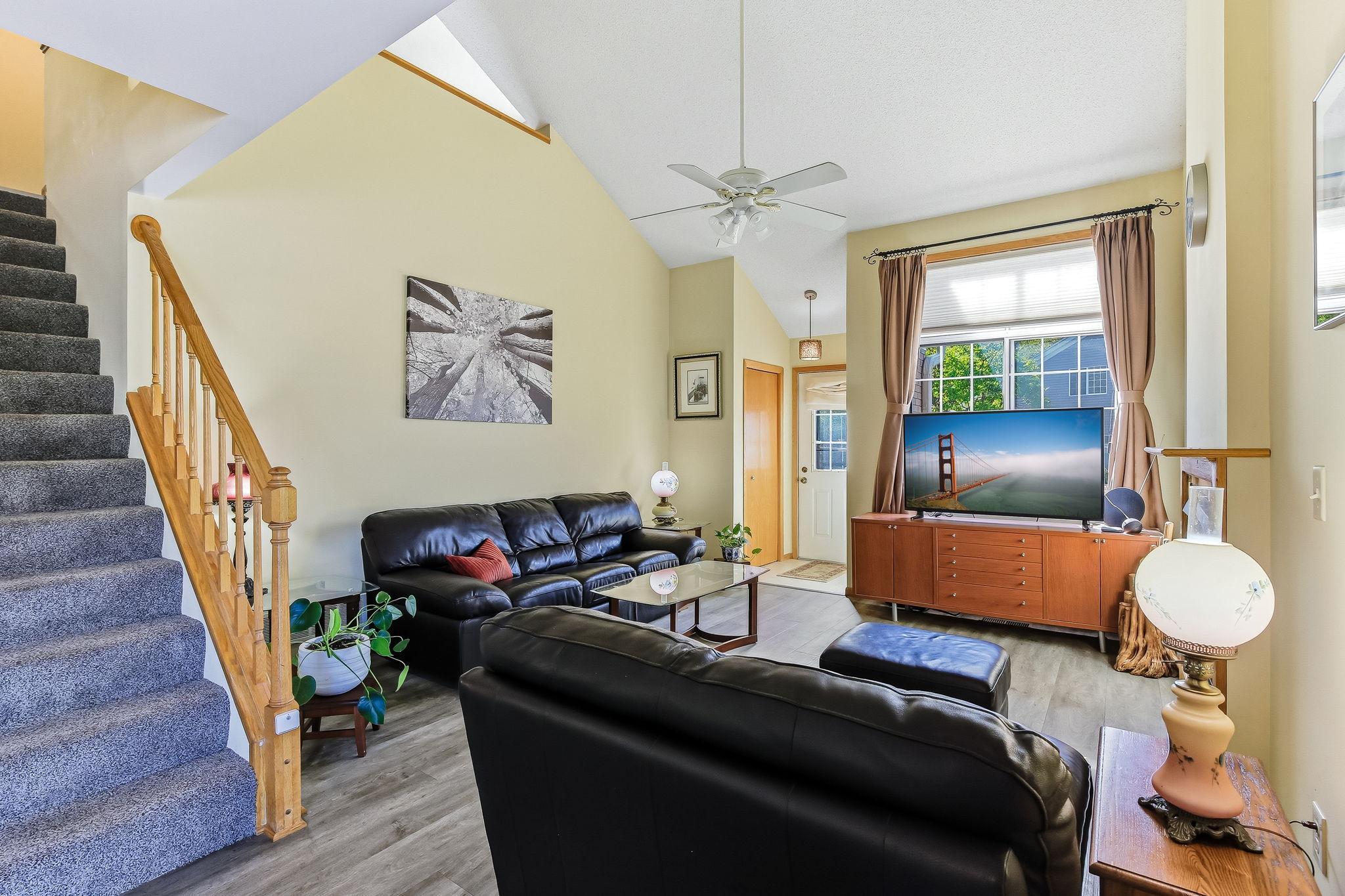 6-web-or-mls-611-85th-Ln-06.jpg
