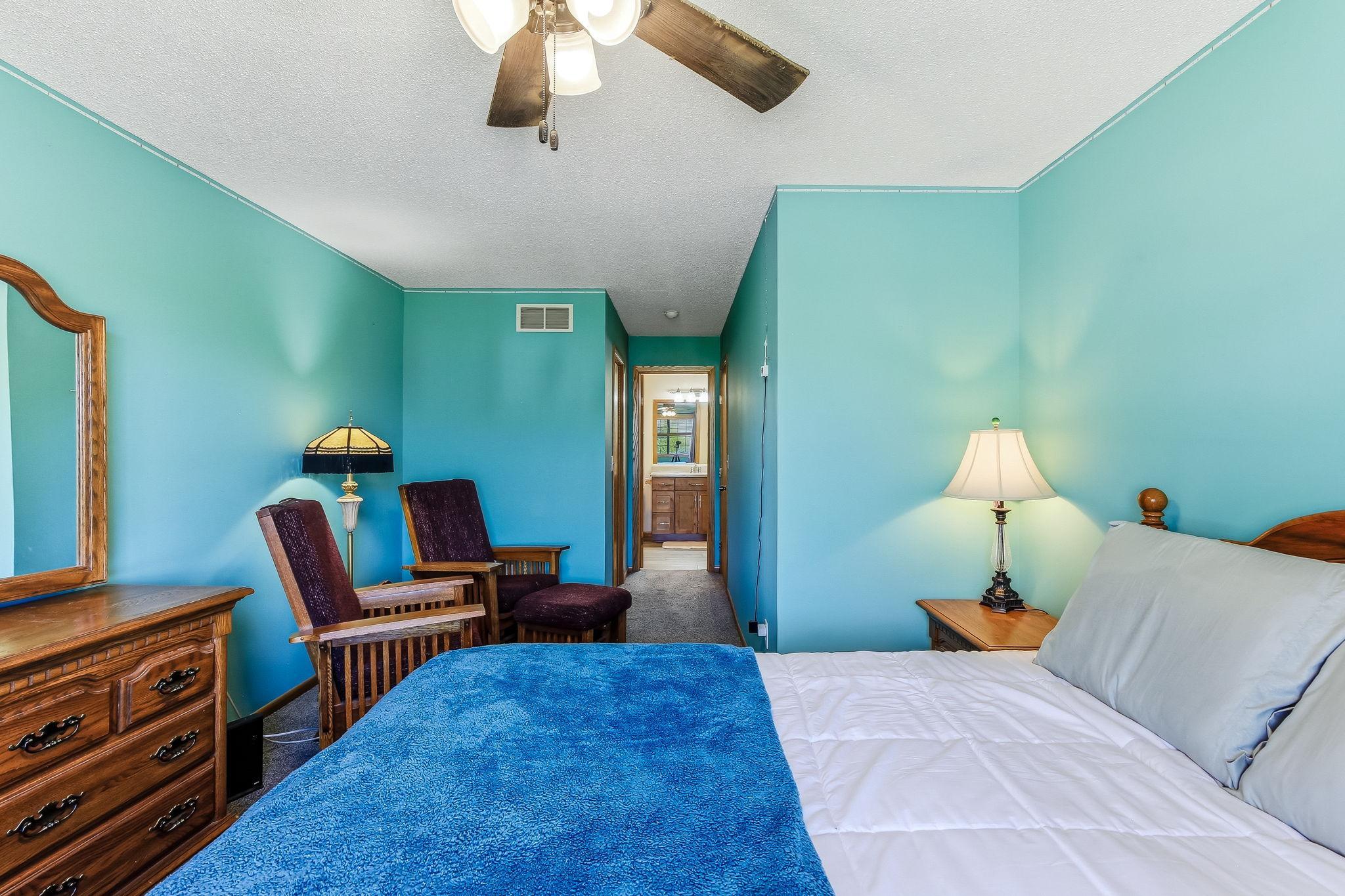 24-web-or-mls-611-85th-Ln-24.jpg