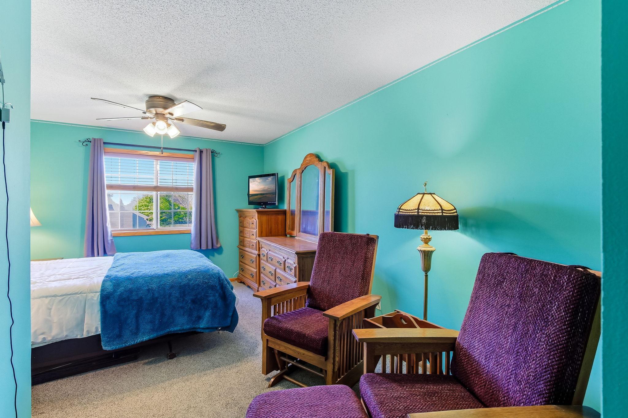 22-web-or-mls-611-85th-Ln-22.jpg