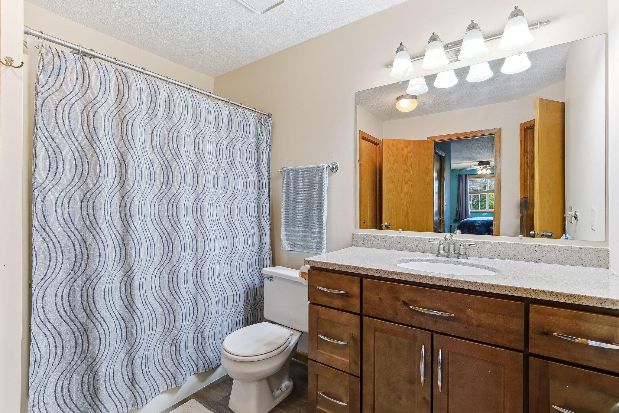 25-web-or-mls-611-85th-Ln-25.jpg