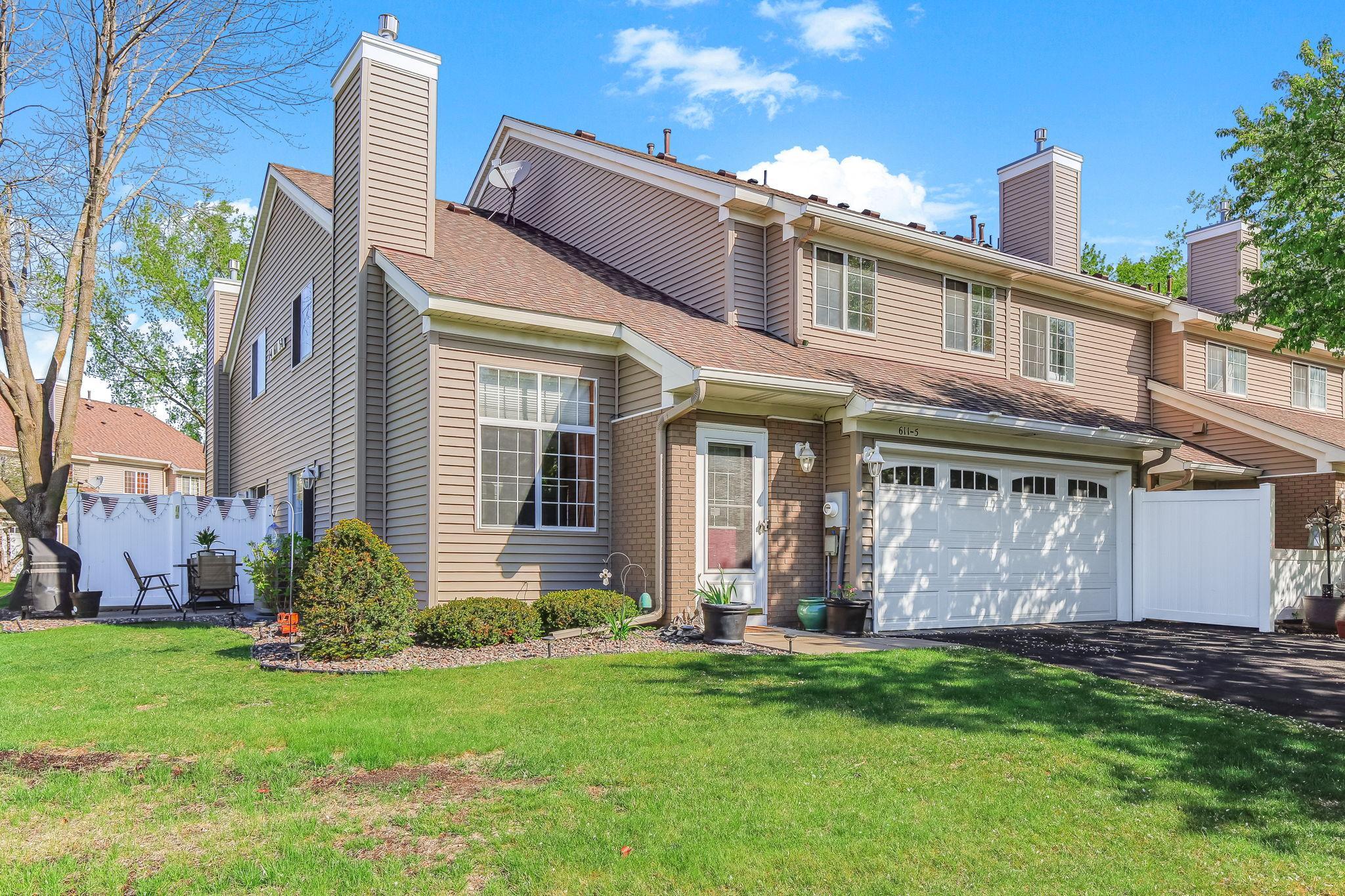 2-web-or-mls-611-85th-Ln-02.jpg