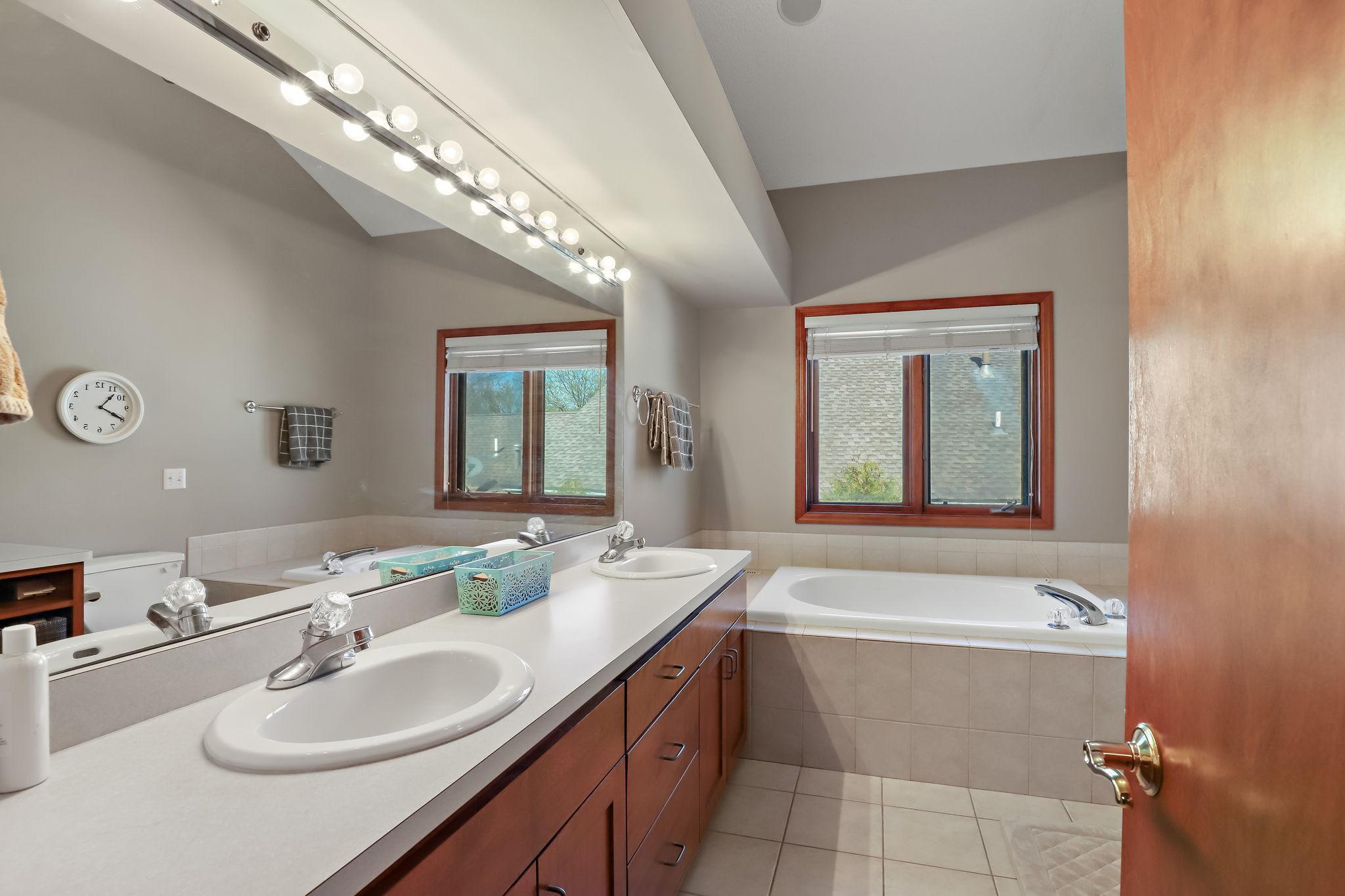 Private ensuite with separate tub. 513 Willdflower, BV