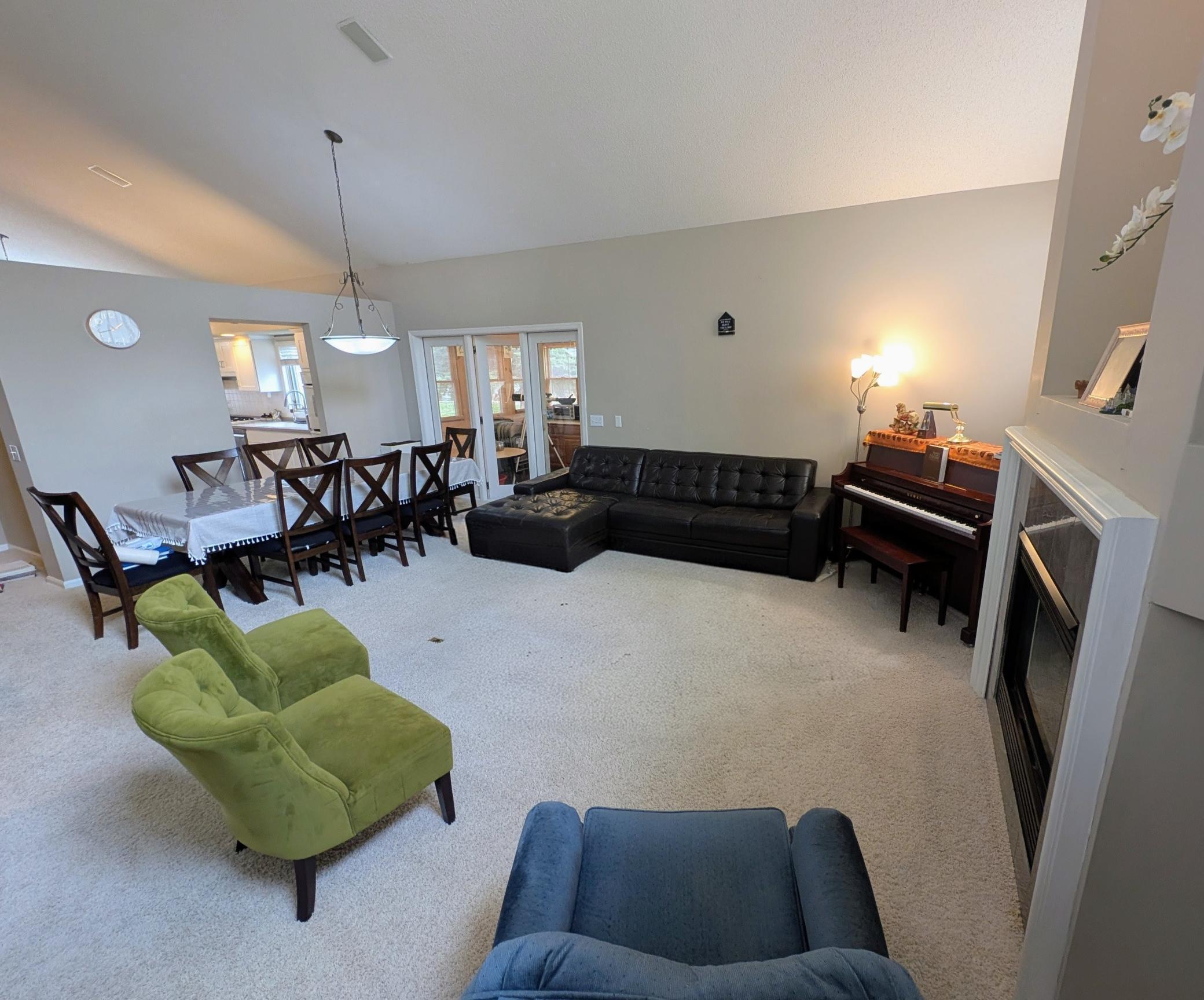 Lots of space for creative decorating.