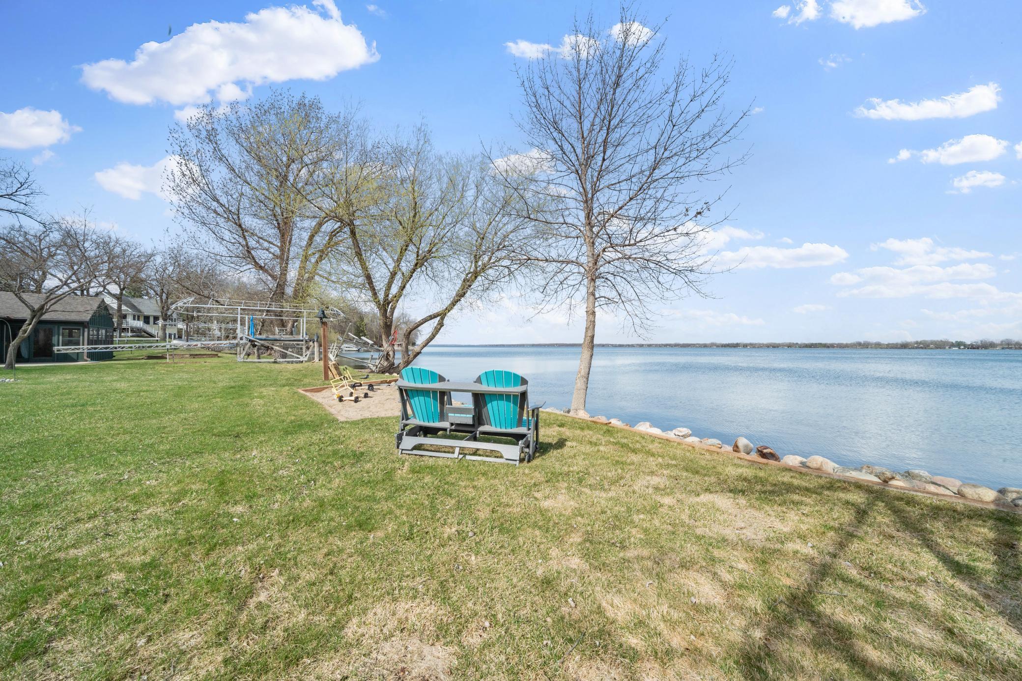 Sit Back & Enjoy The Lake