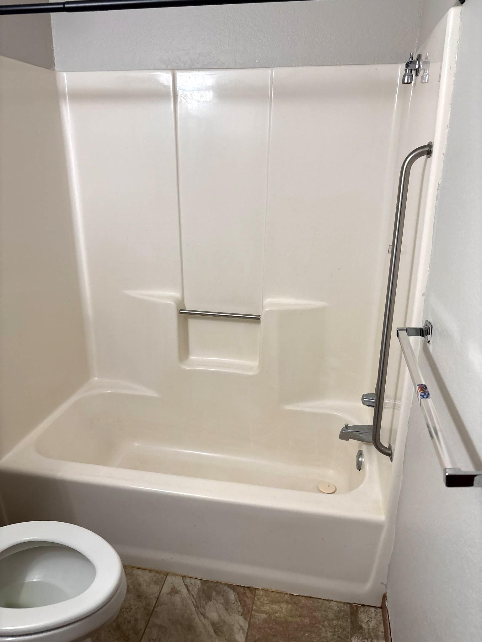 Lake Place 1421 Bathroom.JPG