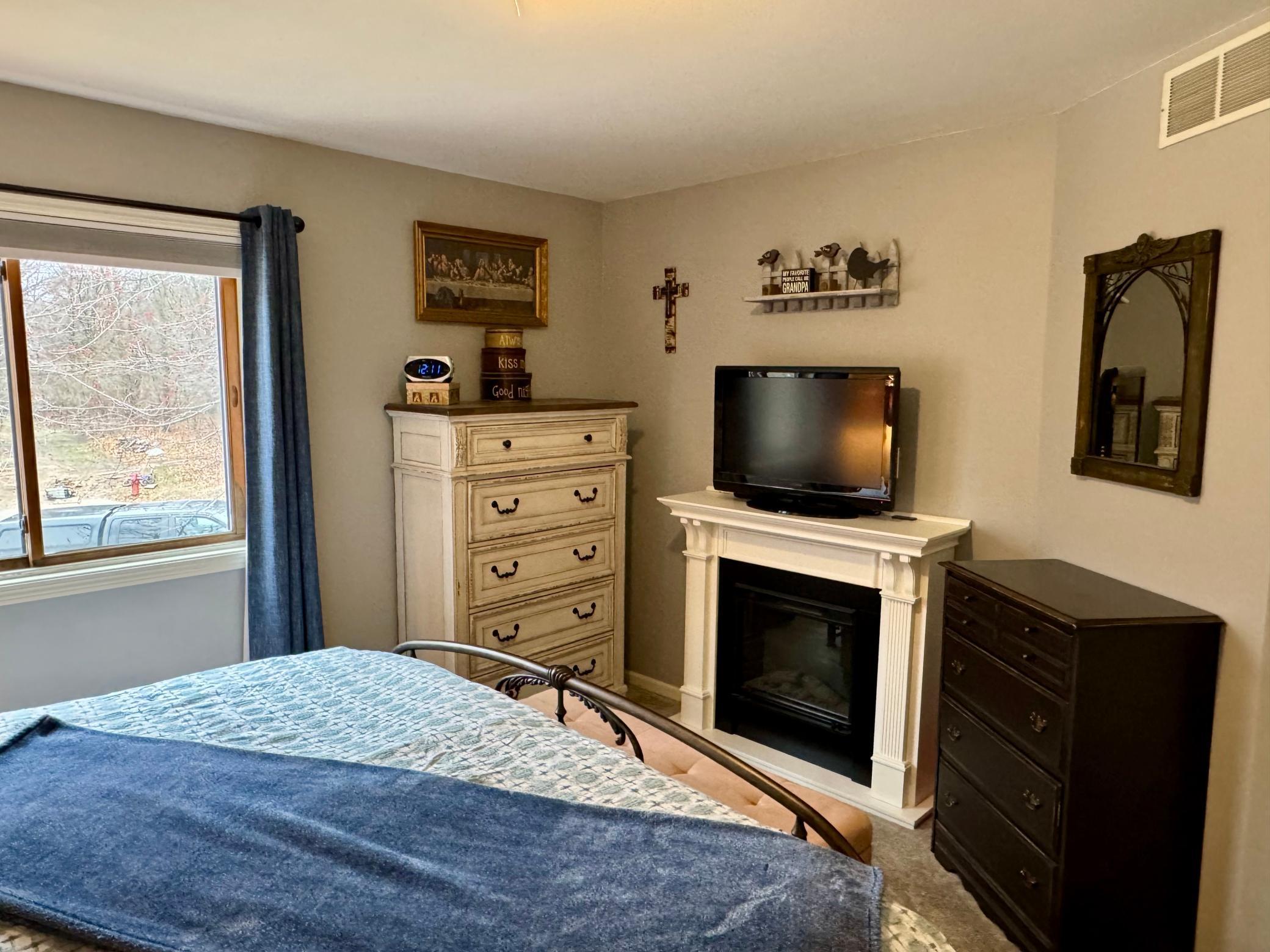 Upper level bedroom 2