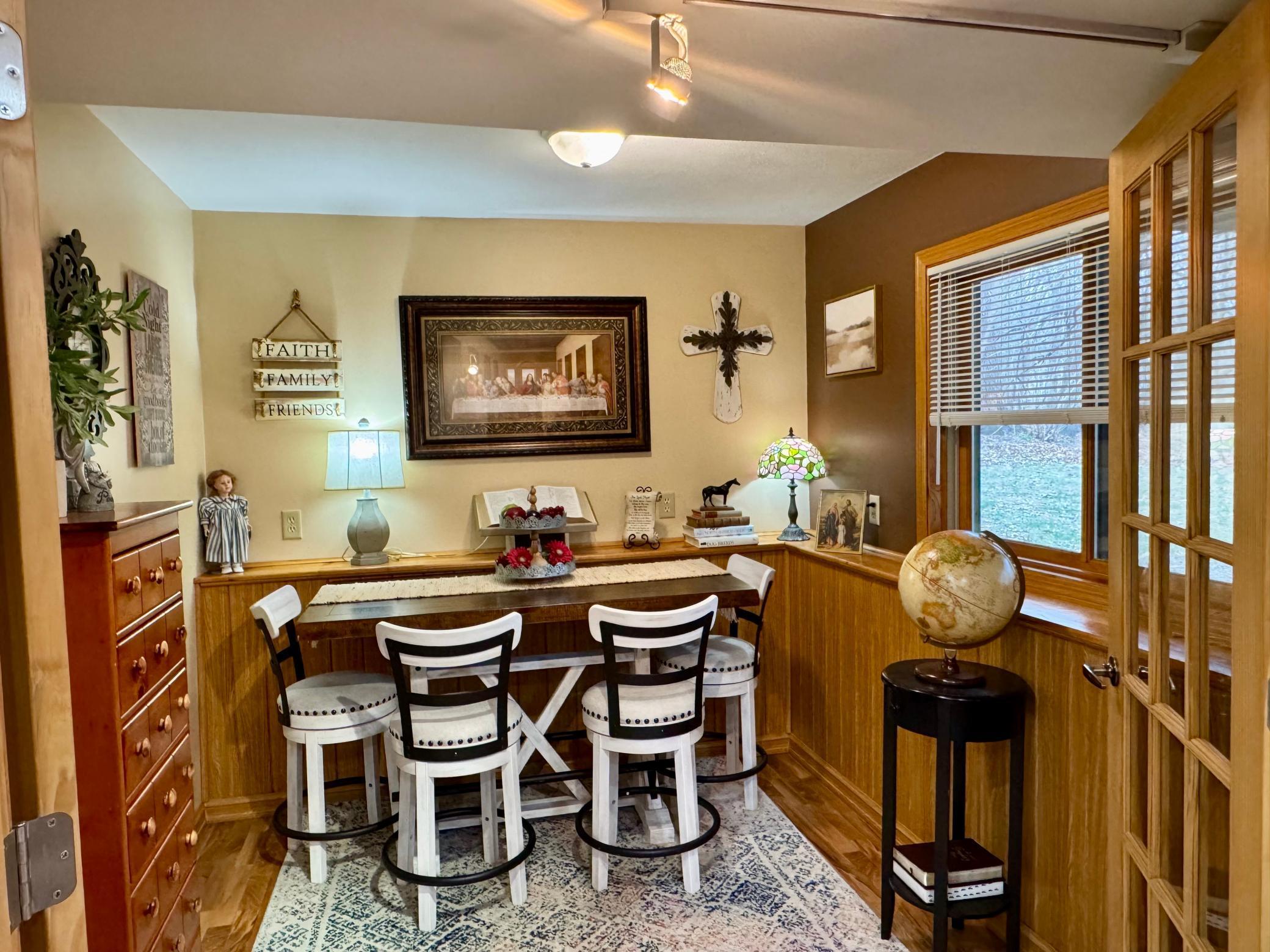 Lower level office/hobby room