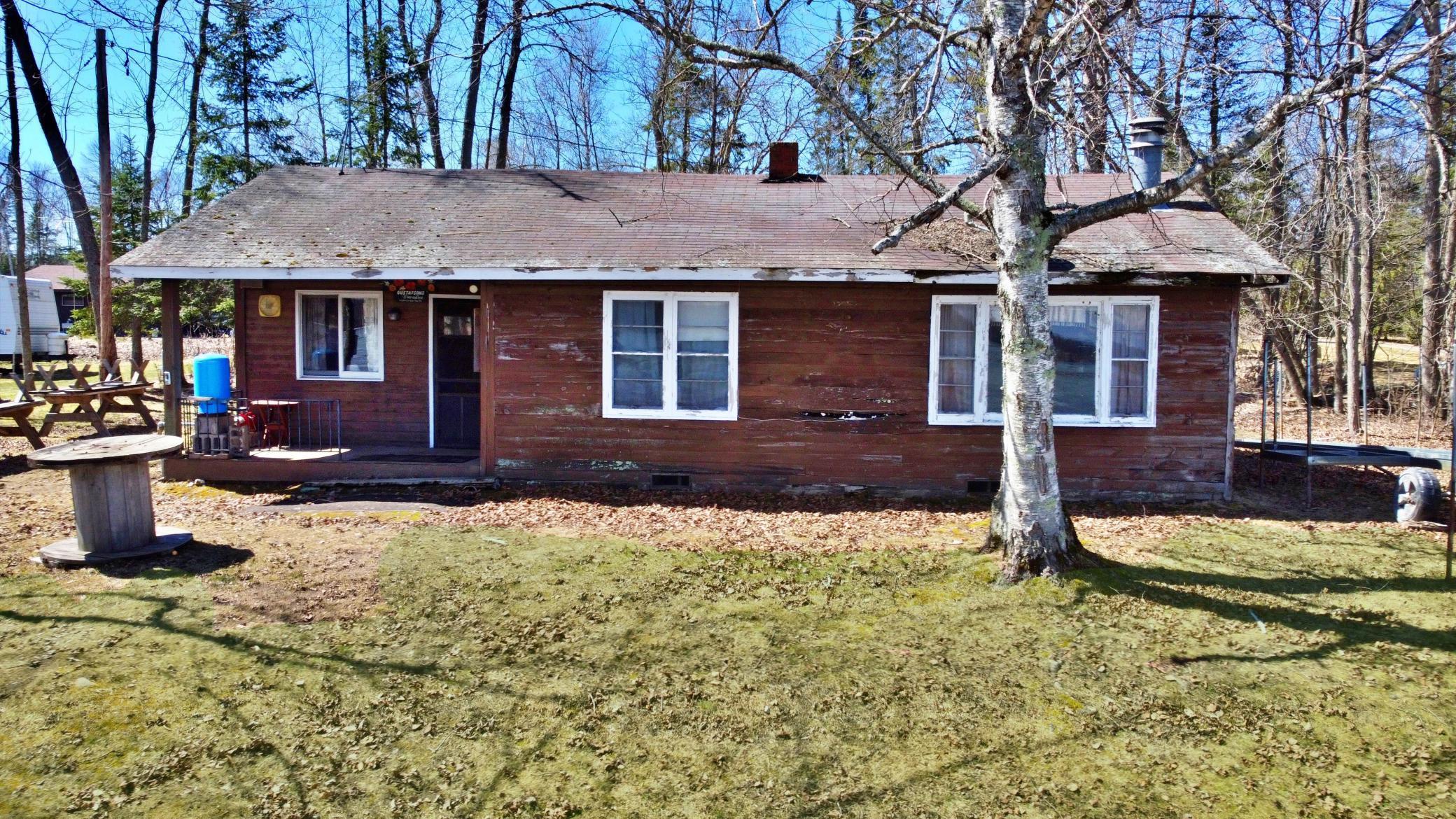 Main view of cabin from lake side