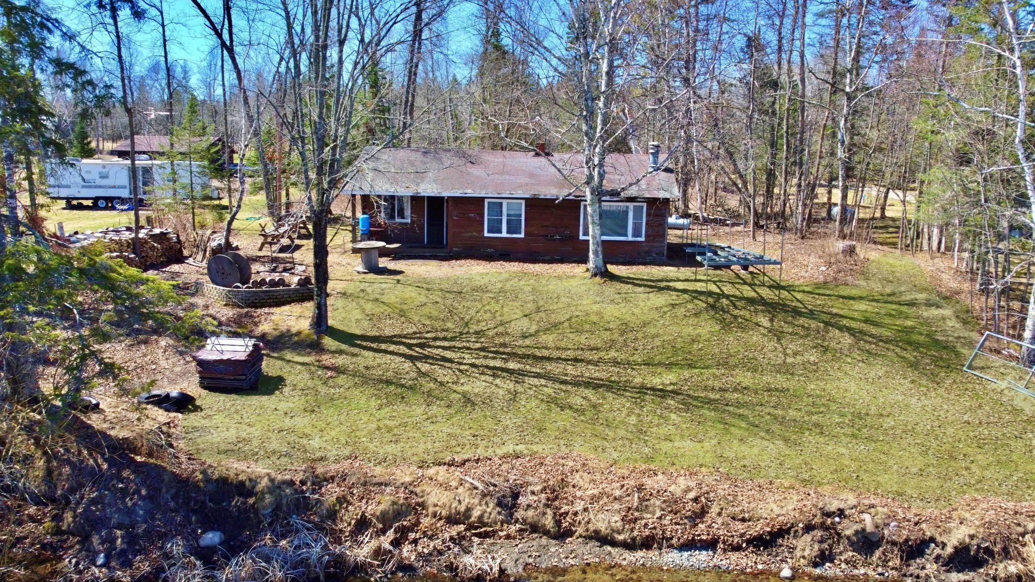 Level grassy lot to shoreline on Esquagama Lake