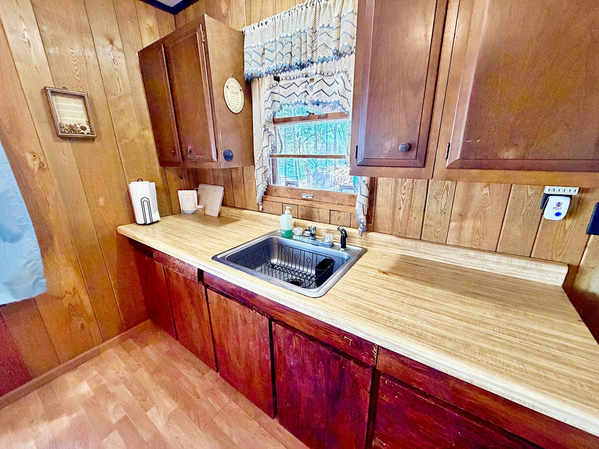 Kitchen views to lake.jpg