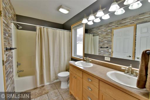 713 Thomas Drive NE, Alexandria, MN 56308