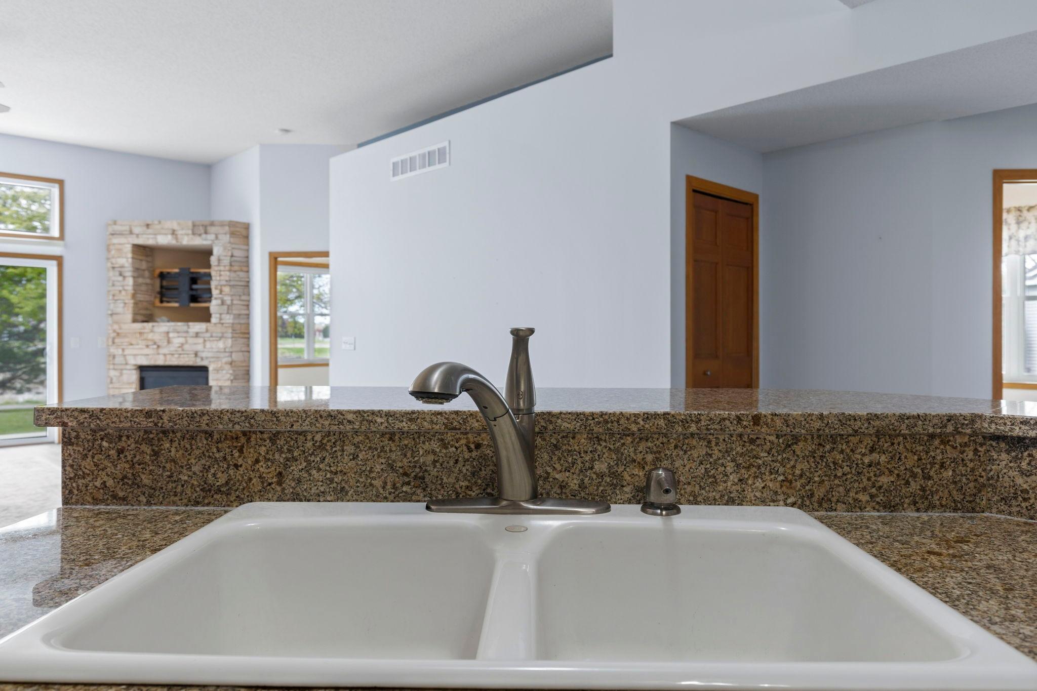24-web-or-mls-29-print-11116 Goodhue St NE-83.jpg