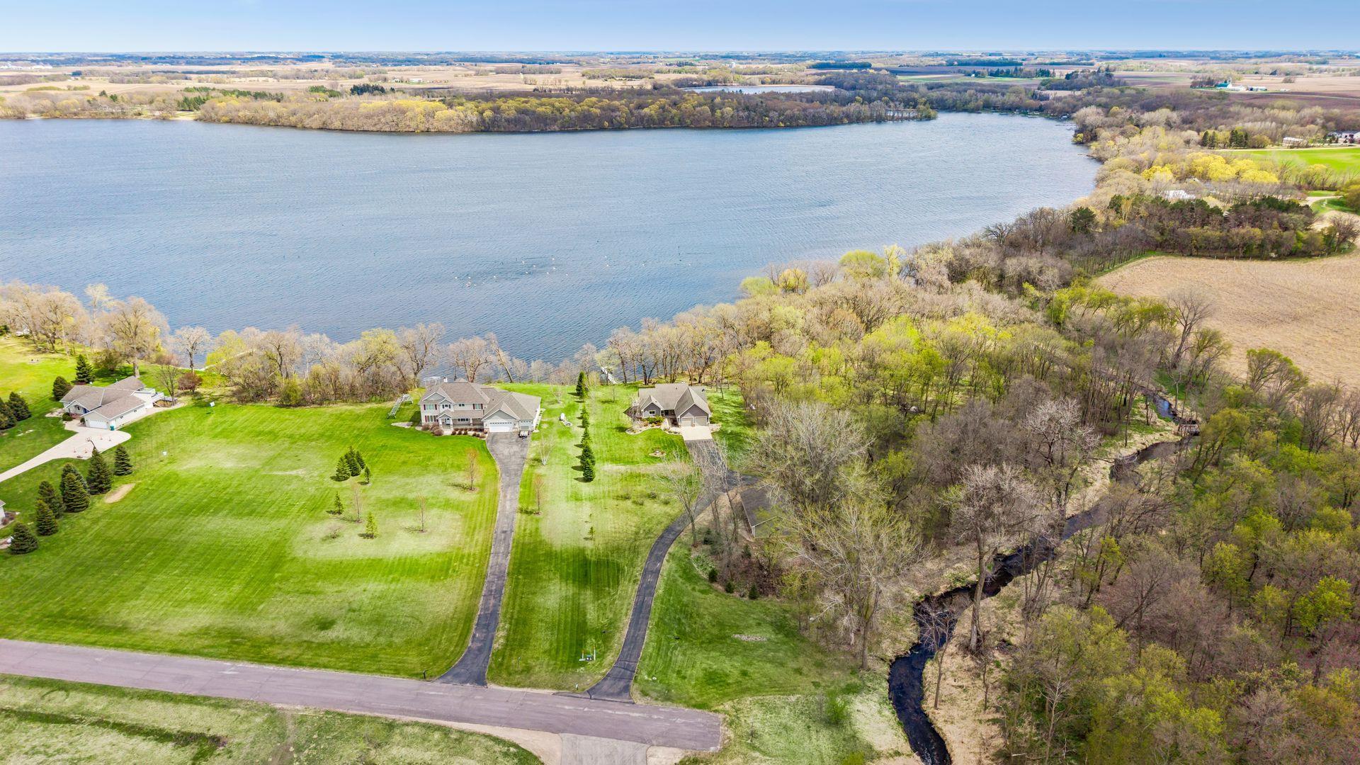 638-acre Collinwood Lake in Dassel, MN provides fun, fishing, and more for year-round entertainment. Close to the Twin Cities and only 1 hour 15-minute ride from the Mpls. / St. Paul airport.
