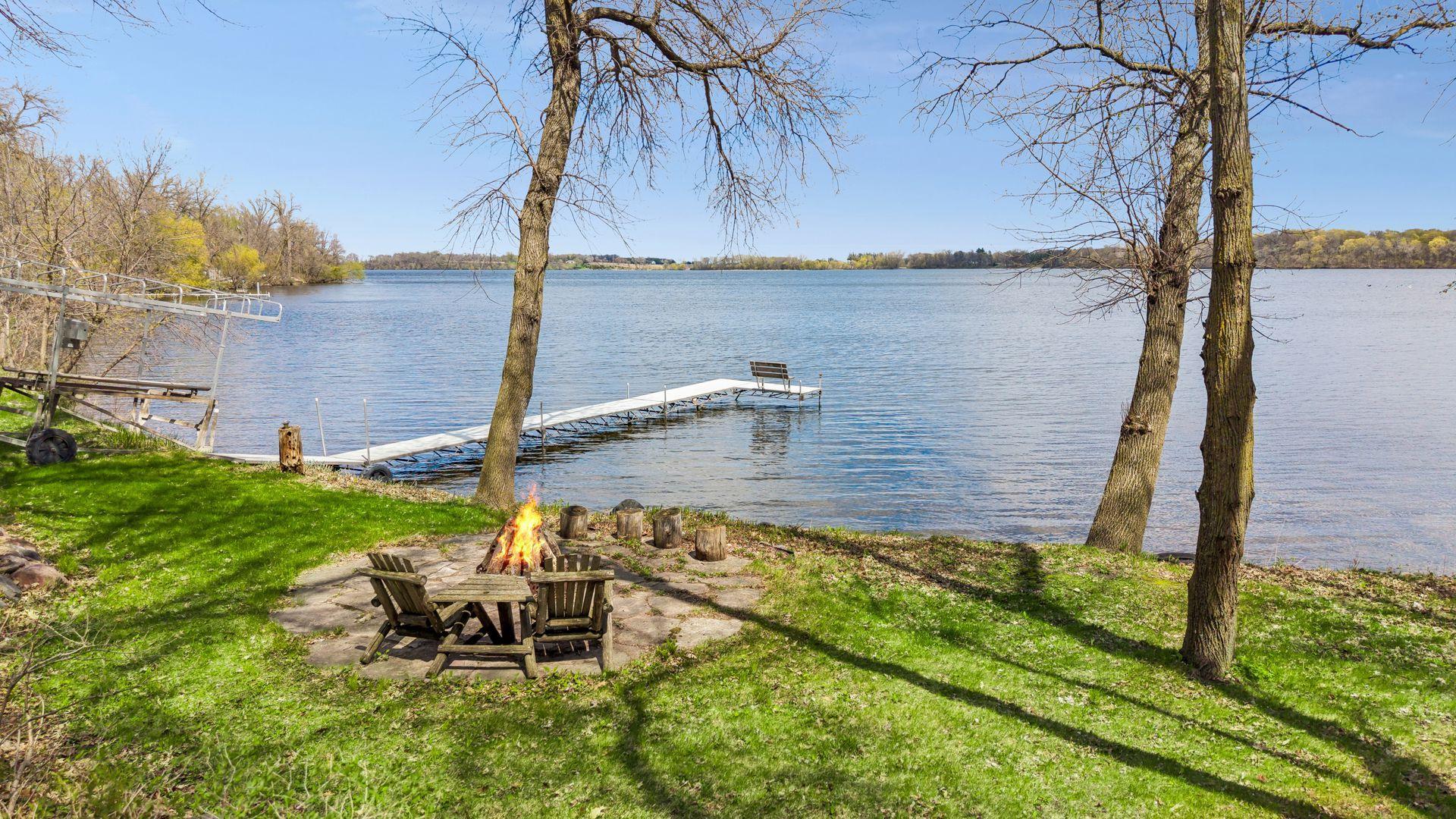 The lakeside firepit awaits your gatherings to roast marshmallows or have a beverage with friends.