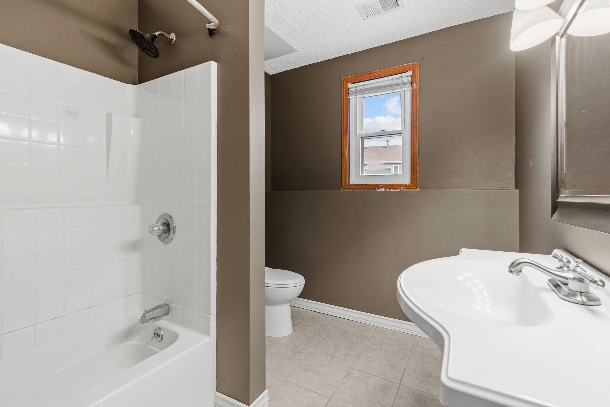 47-web-or-mls-15720 Cicerone Path-47.jpg