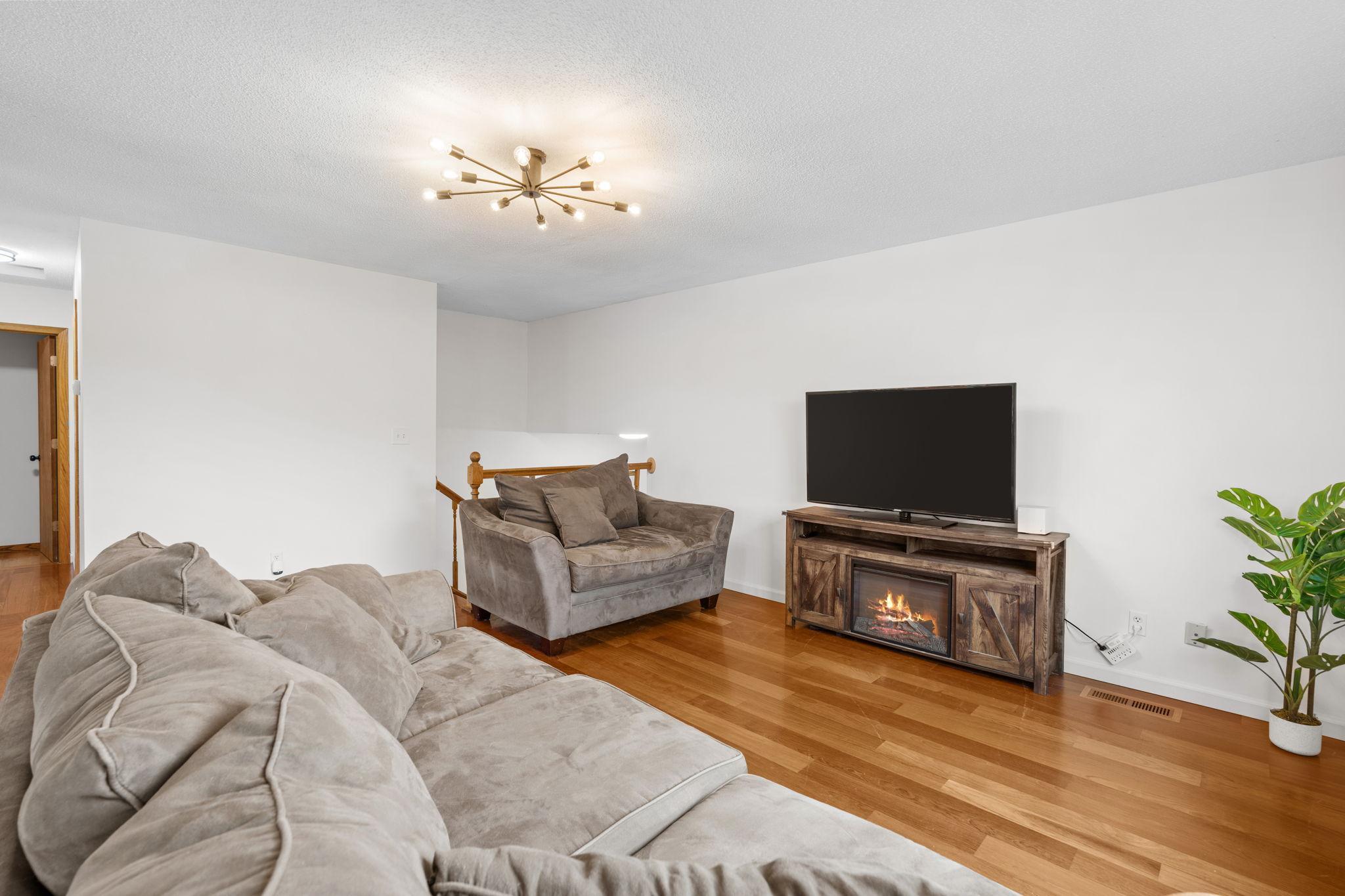 16-web-or-mls-15720 Cicerone Path-16.jpg