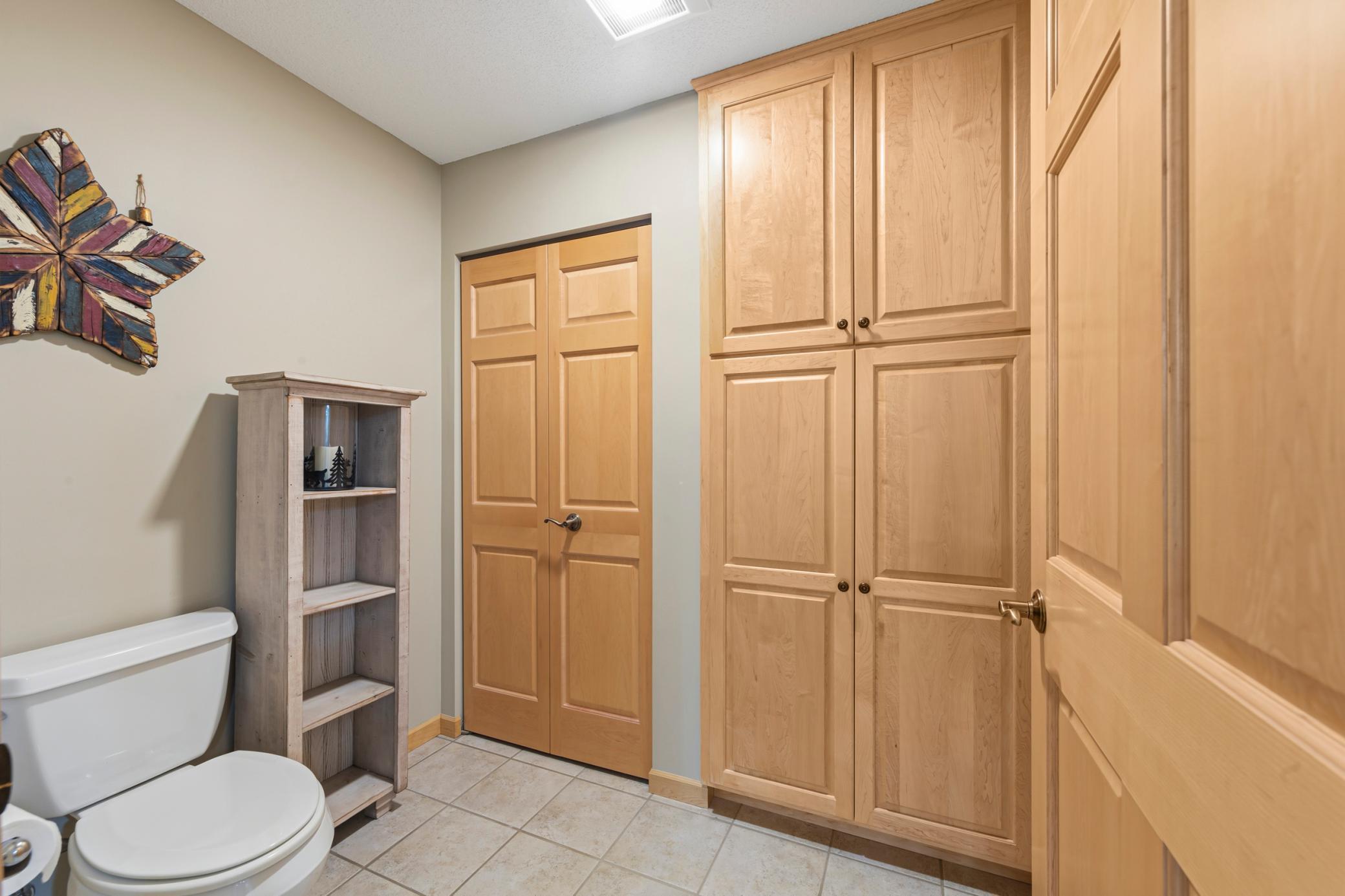 31 main bathroom.jpg