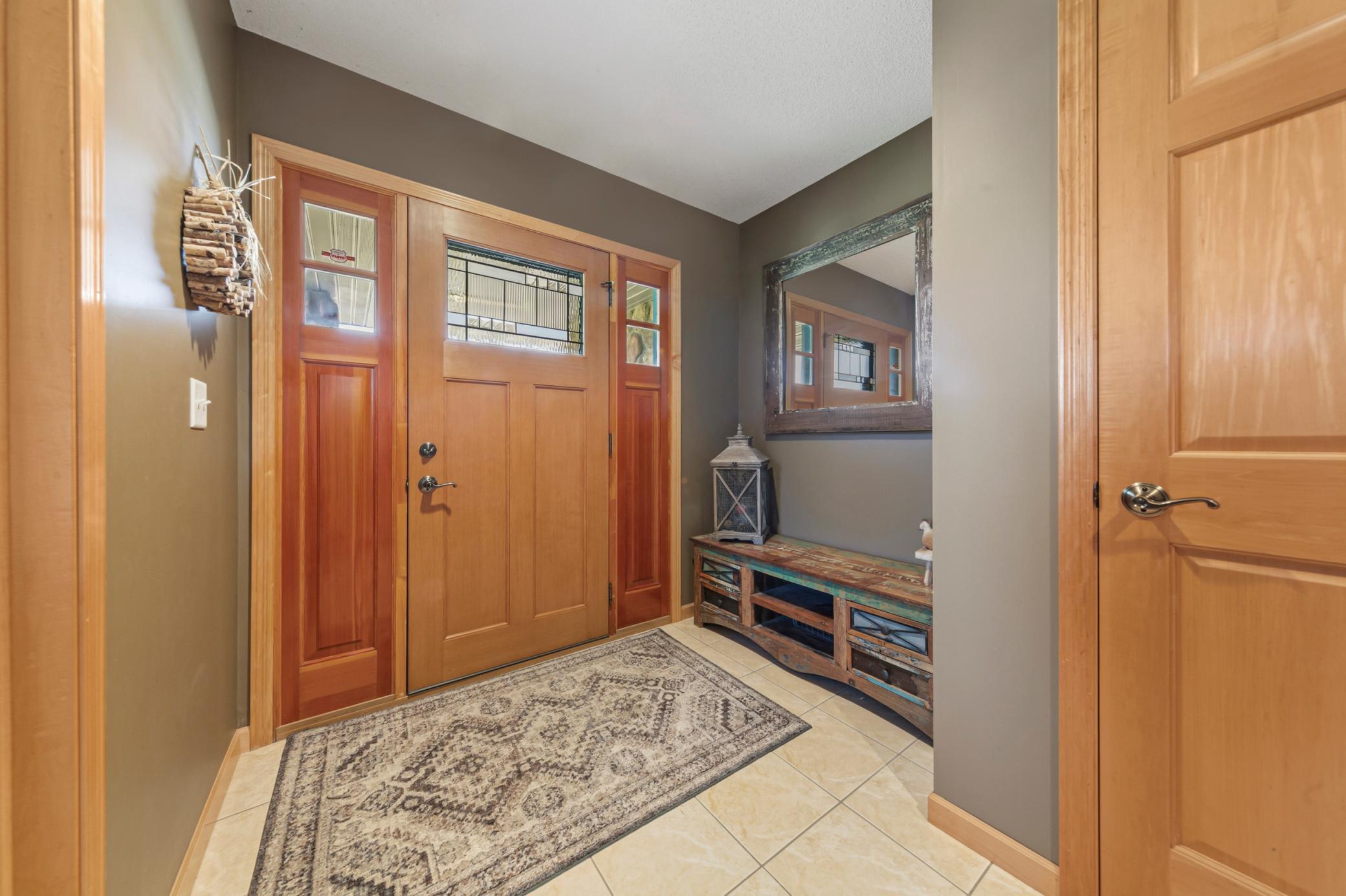 4 entry_foyer.jpg