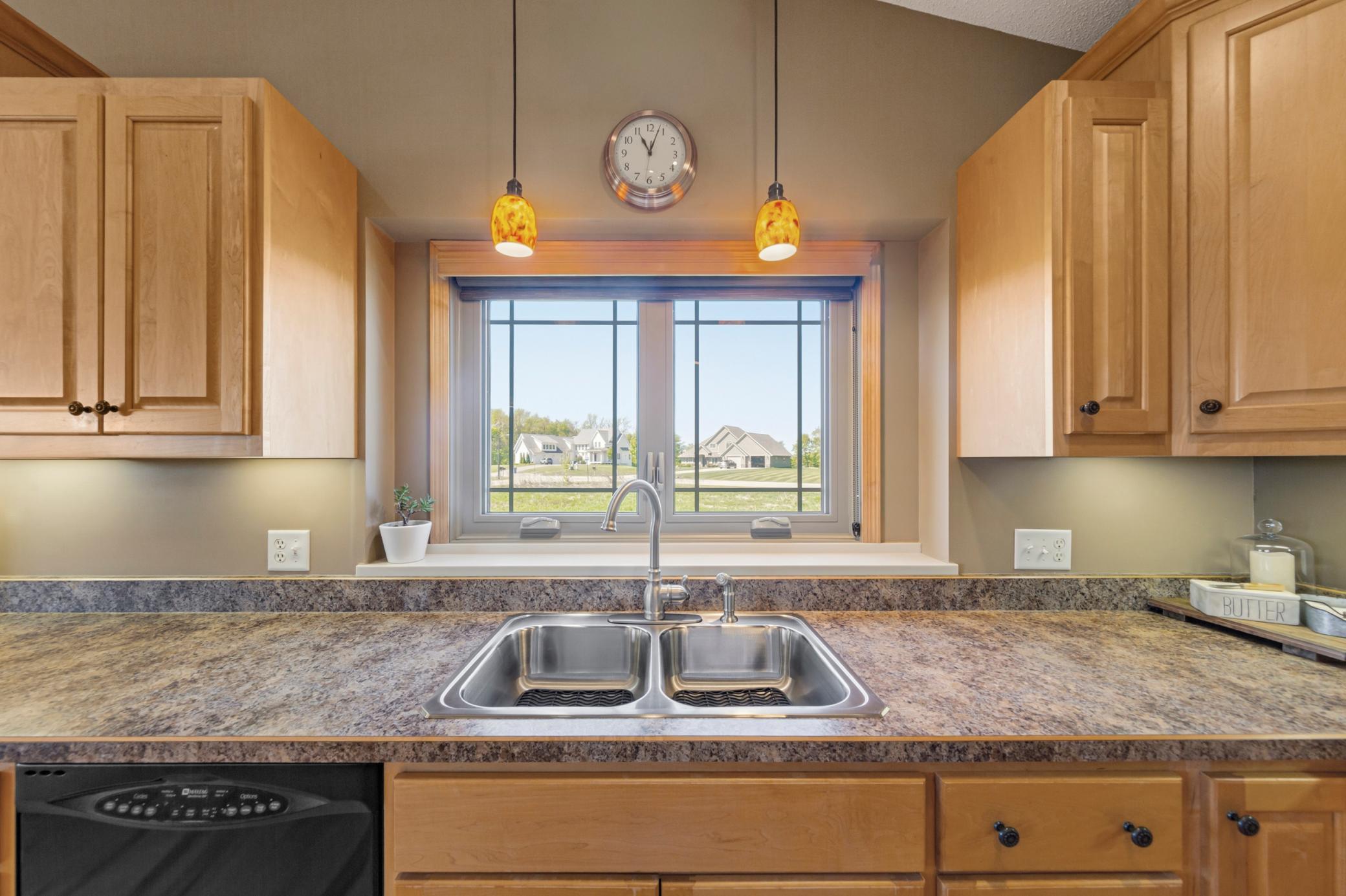 10 kitchen.jpg