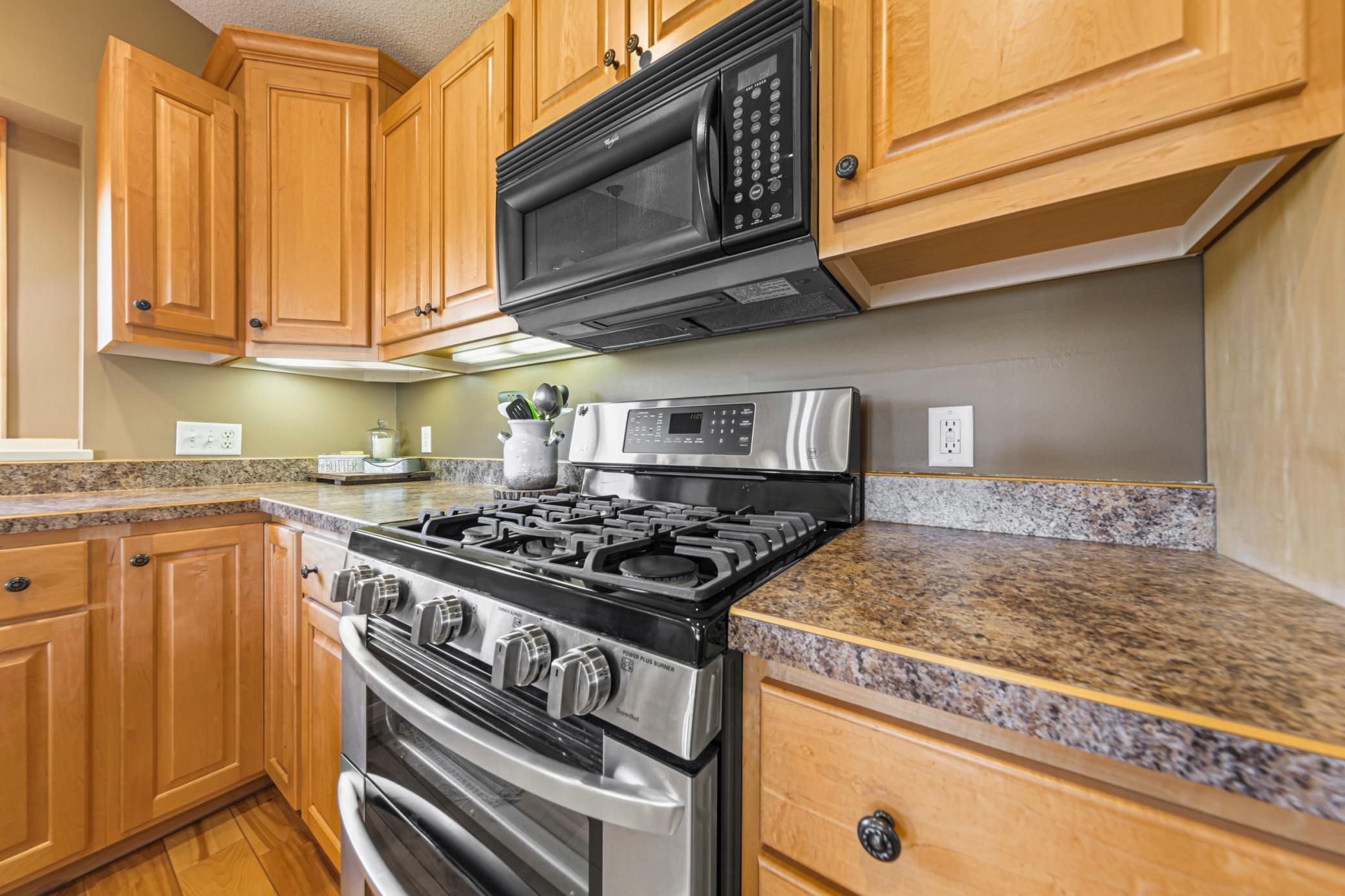 13 kitchen.jpg