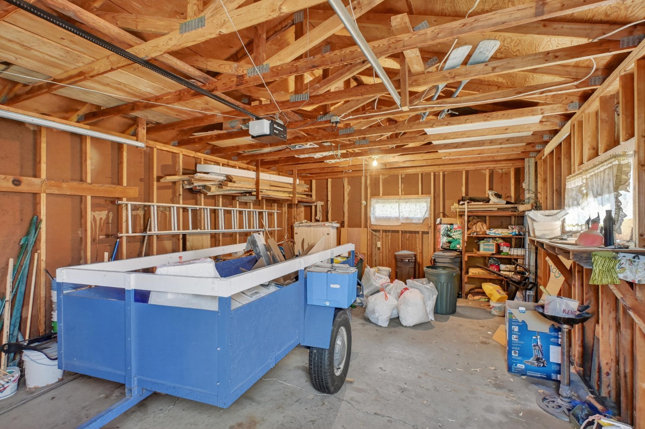 Storage garage with lift