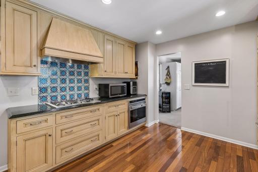 1212 Balsam Trail E, Eagan, MN 55123