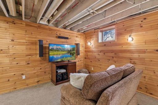 1212 Balsam Trail E, Eagan, MN 55123