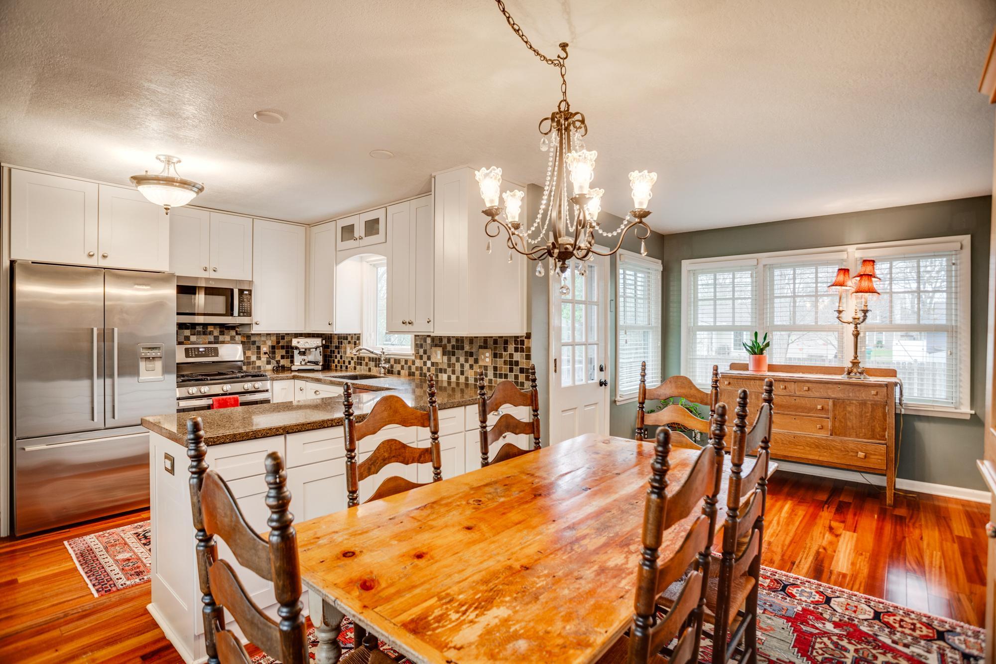 Whether hosting a group or enjoying a quiet dinner with family, this open design is absolutely perfect!