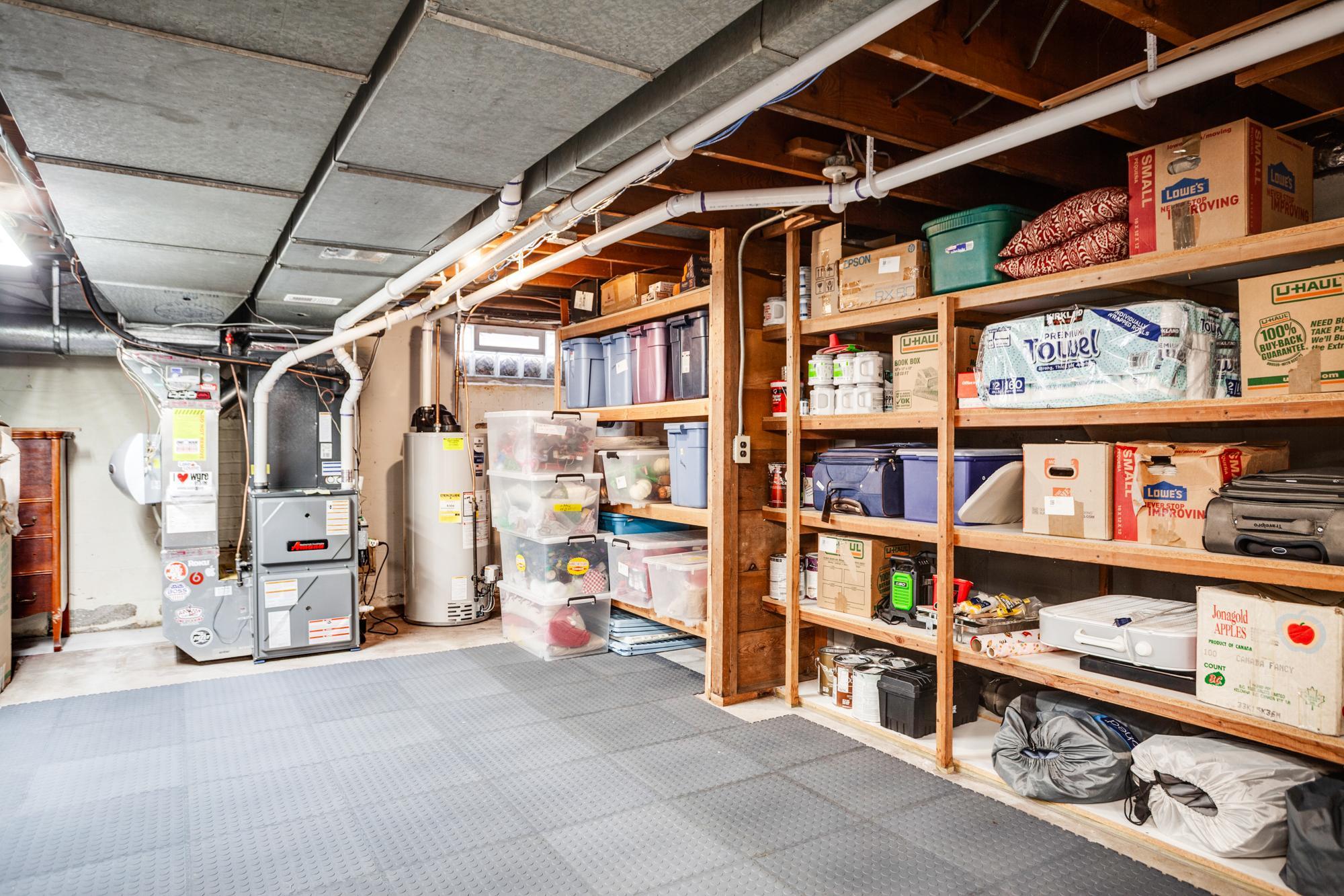 You will love this 30x15 storage room + there is additional storage space within the loft in the garage.